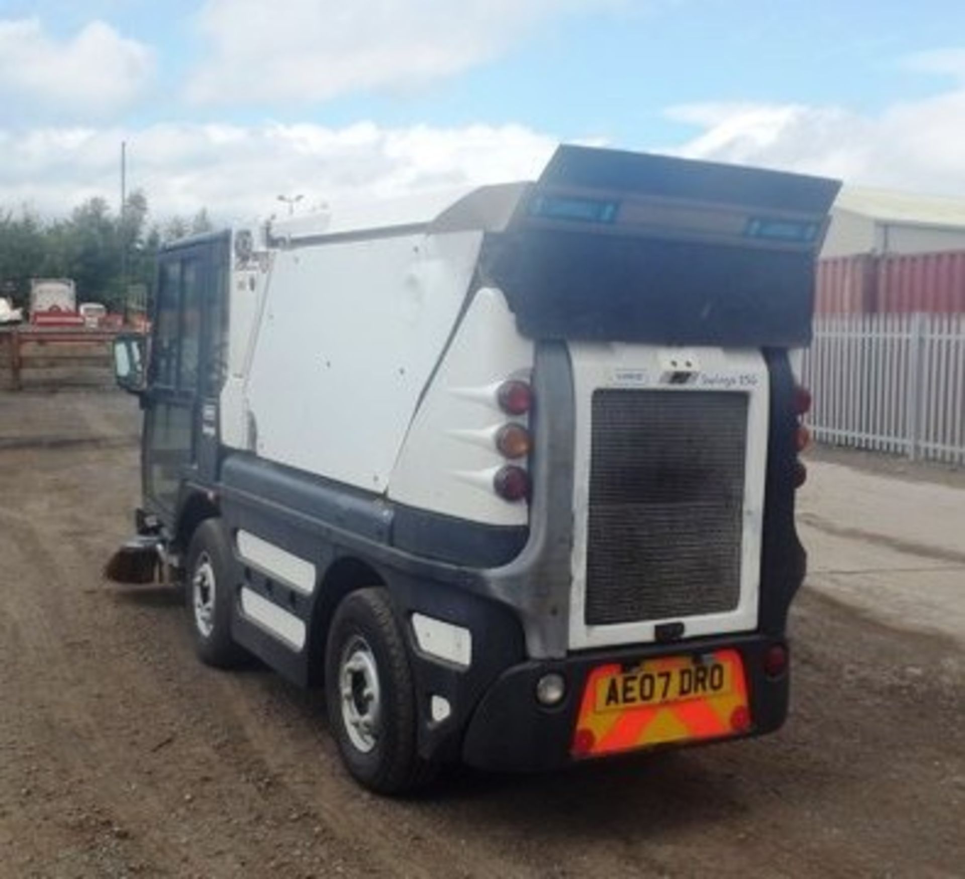 SCHMIDT MODEL SWINGO COMPACT 200 - 2800ccBody: 2 DrColor: WhiteFirst Reg: 05/03/2007Doors: 2MOT: - Image 9 of 15