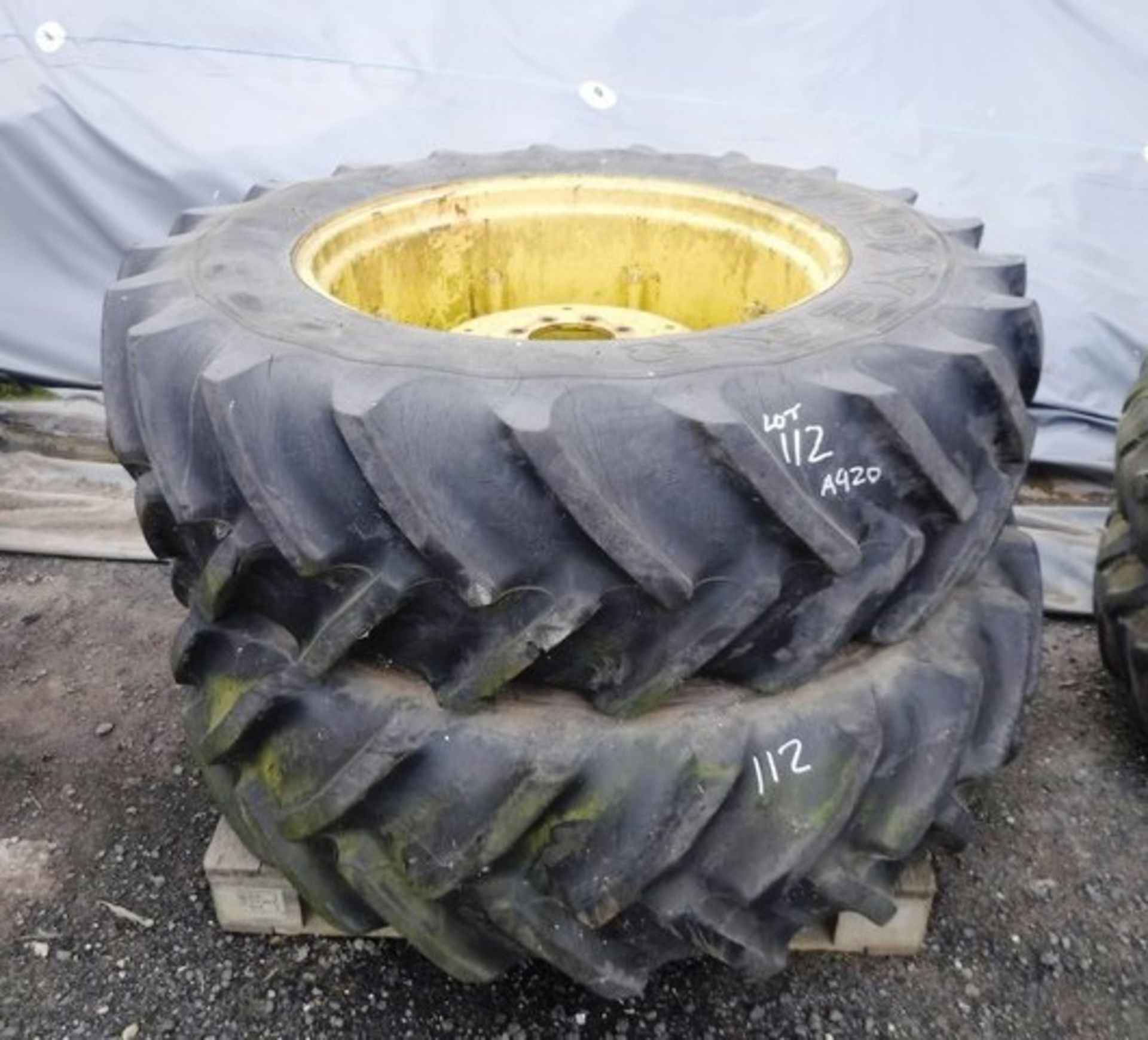 SET OF REAR JOHN DEERE WHEELS FITTED WITH 16.9 R 34 TYRES