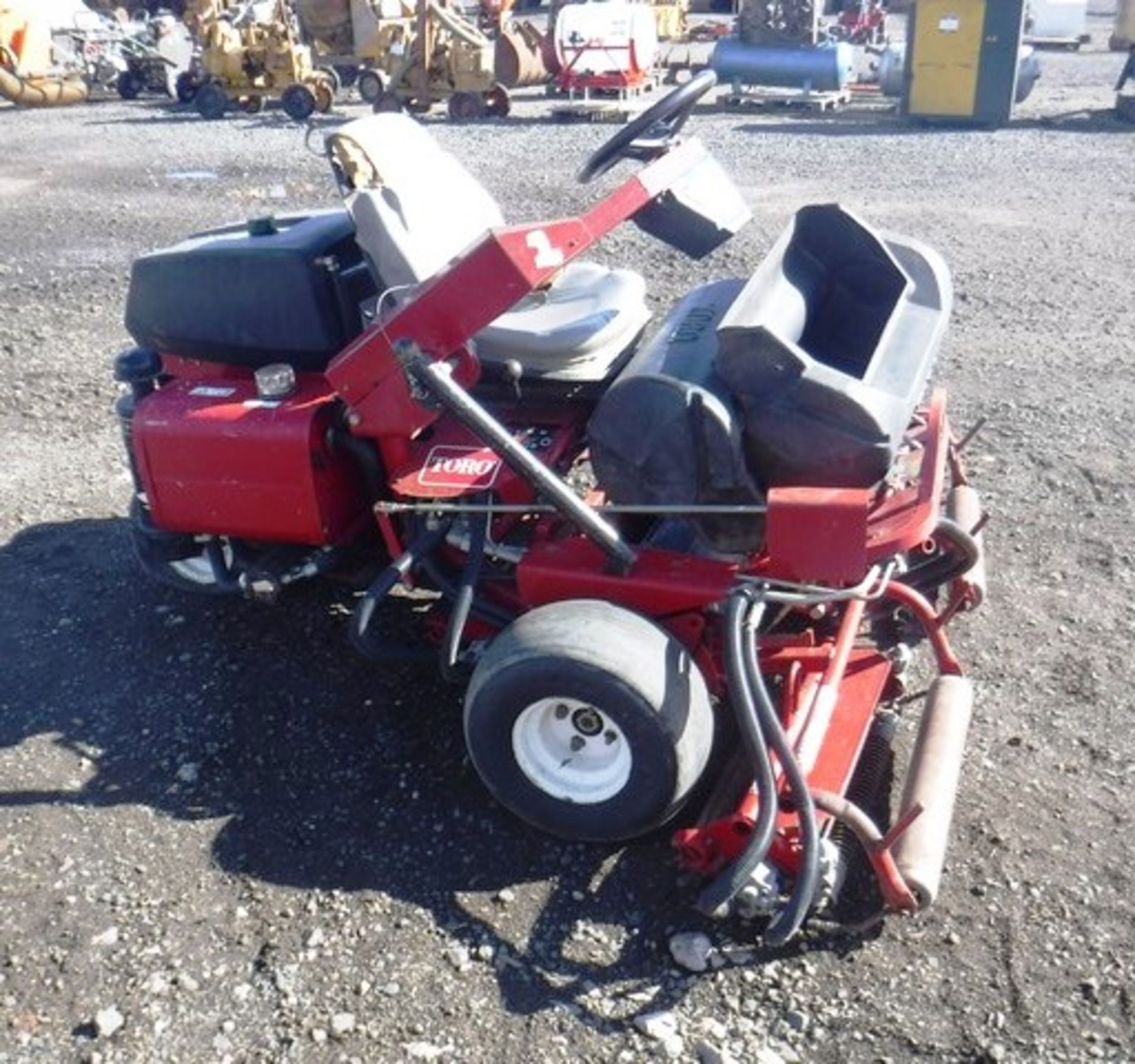 TORO 3000D RIDE ON LAWNMOWER, SN 04375 50444, 4372 HOURS (NOT VERIFIED) - Image 2 of 4