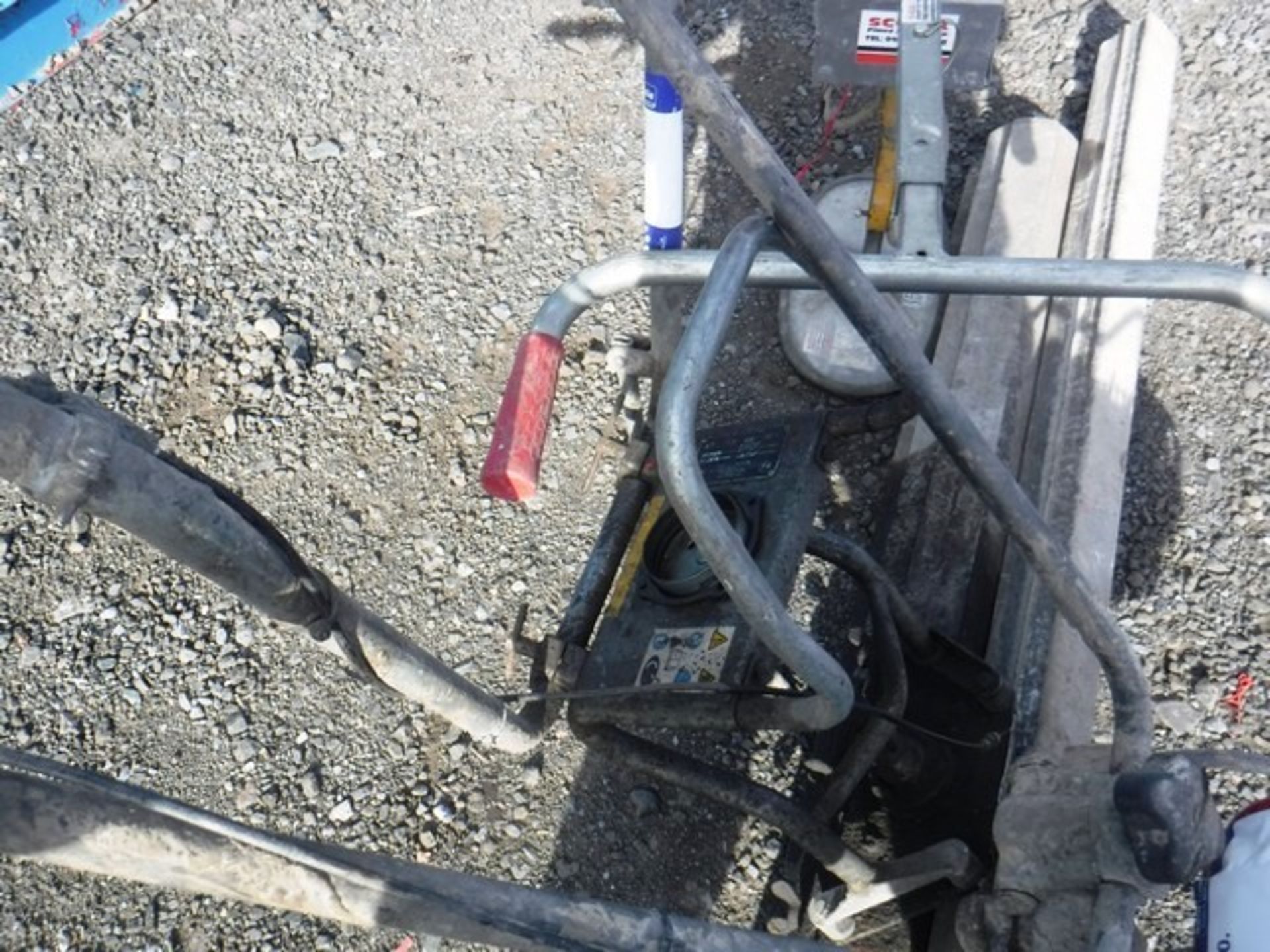 2 NO SCREEDERS (ONE WITH HONDA ENGINE AND ONE WITH NO ENGINE) & HYDRAULIC SLAB LIFTER SP82-003** - Image 3 of 4