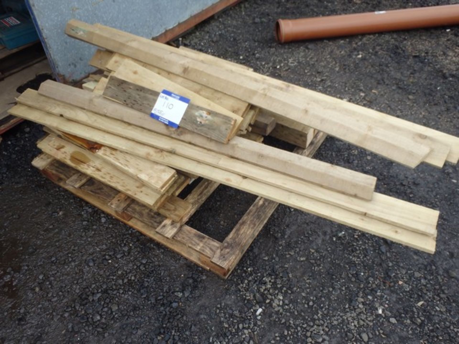 VARIOUS TREATED FENCING TIMBER 4 X 3/4 SLATES, CAPPING RAILS POSTS ETC SUTABLE FOR PICKET FENCING