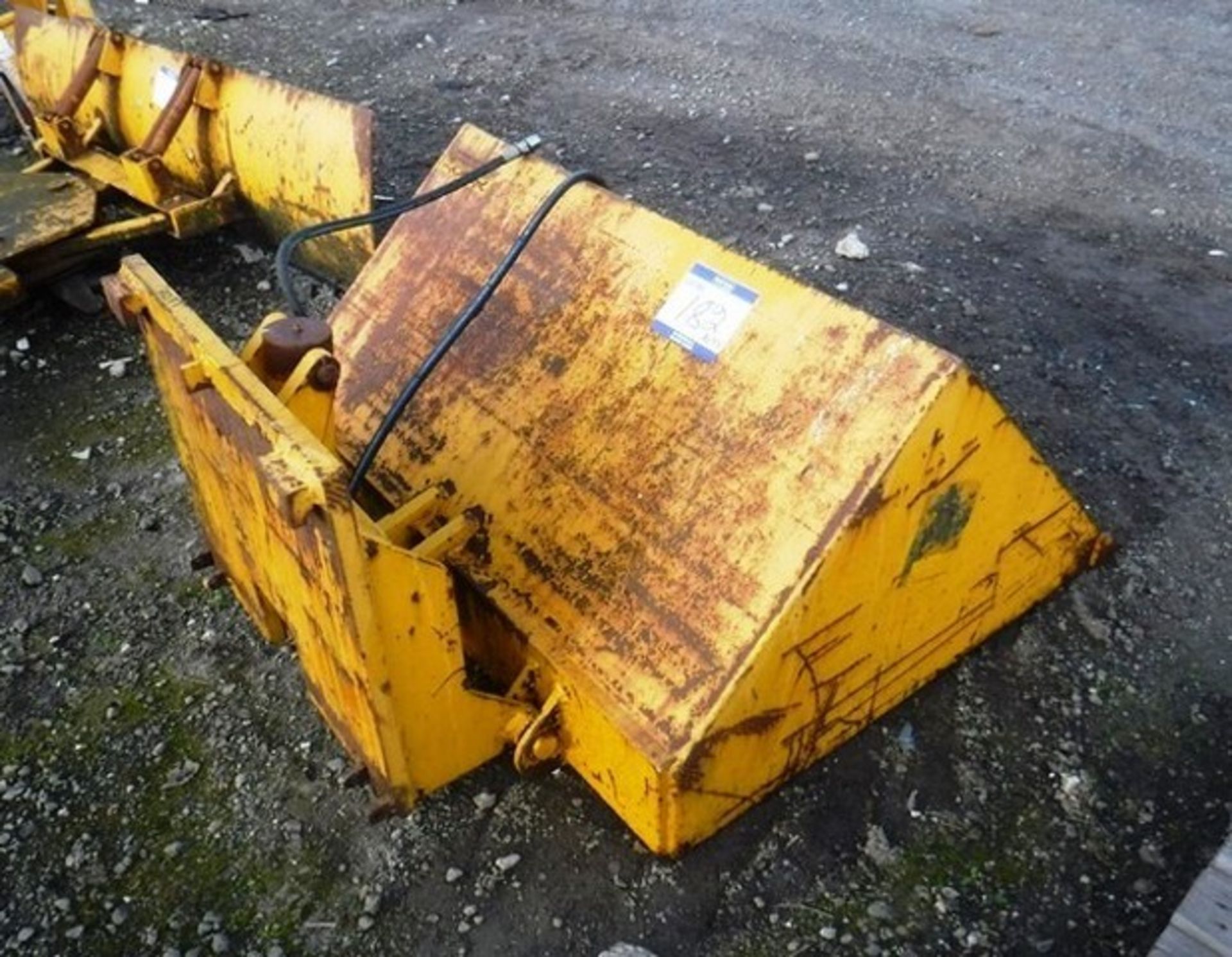BUCKET ON FRAME WITH HYDRAULIC FITTINGS 4' 2" X 4' X 2' HITCH*DIRECT FROM COUNCIL*