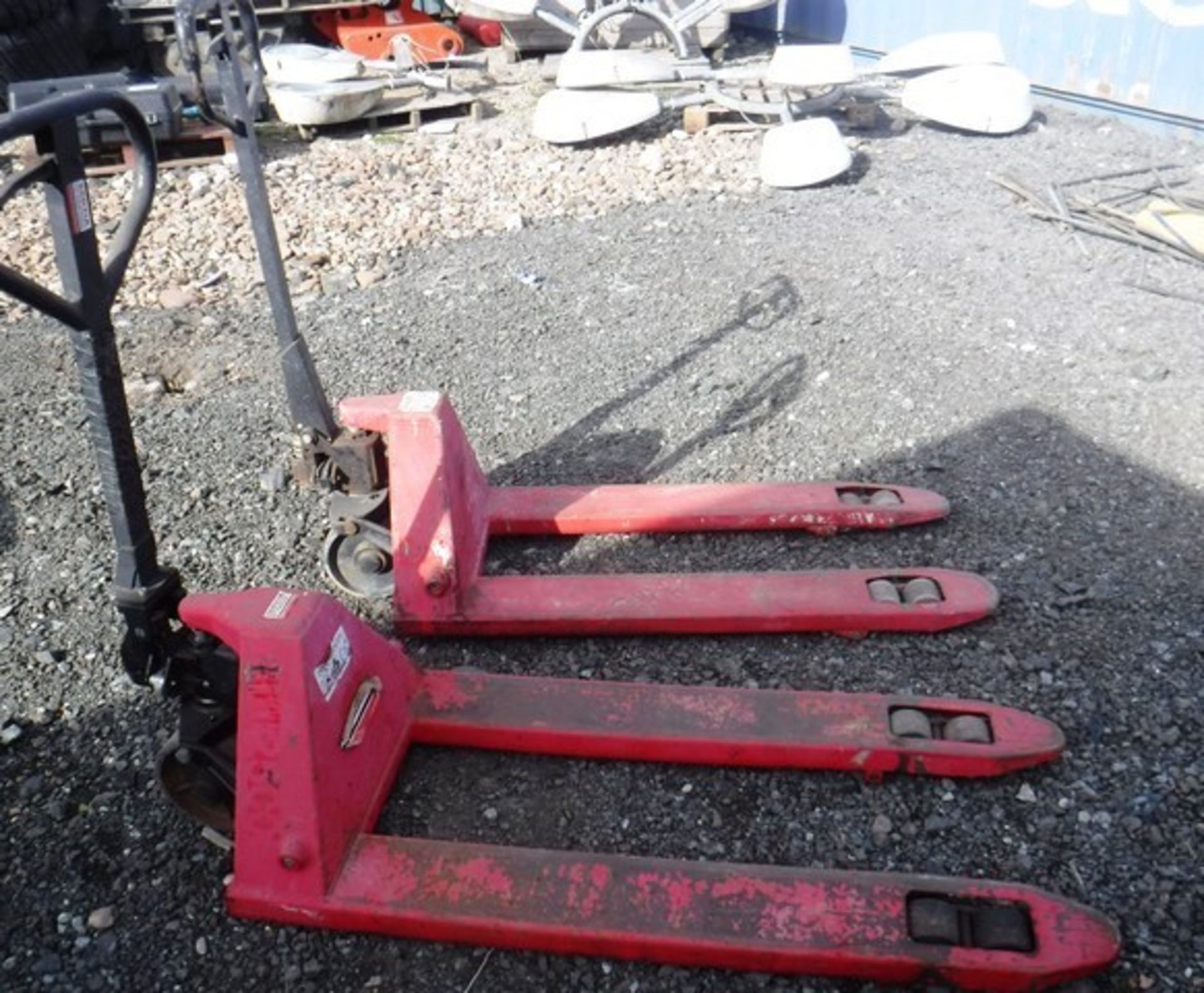 2 NO 2550KG PALLET TRUCKS, NO SERIAL NUMBERS**REPOSSESSED - DIRECT FROM FINANCE COMPANY**