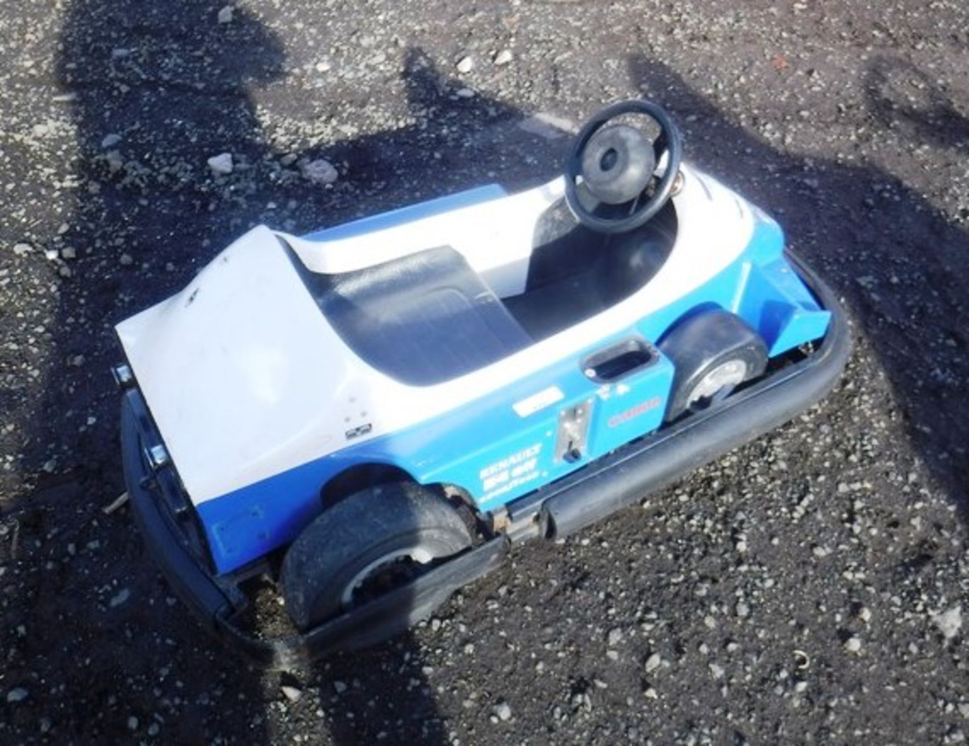 KIDS 12V BLUE AND WHITE ELECTRIC CAR*DIRECT FROM COUNCIL* - Image 2 of 3
