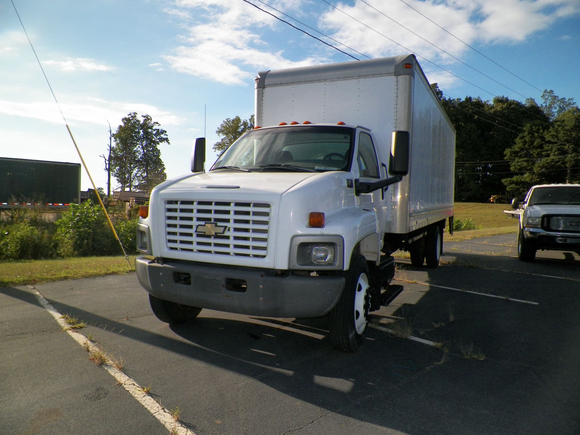 2004 c-6500 Chevrolet 24’ Box Truck with lift gate - Image 2 of 3