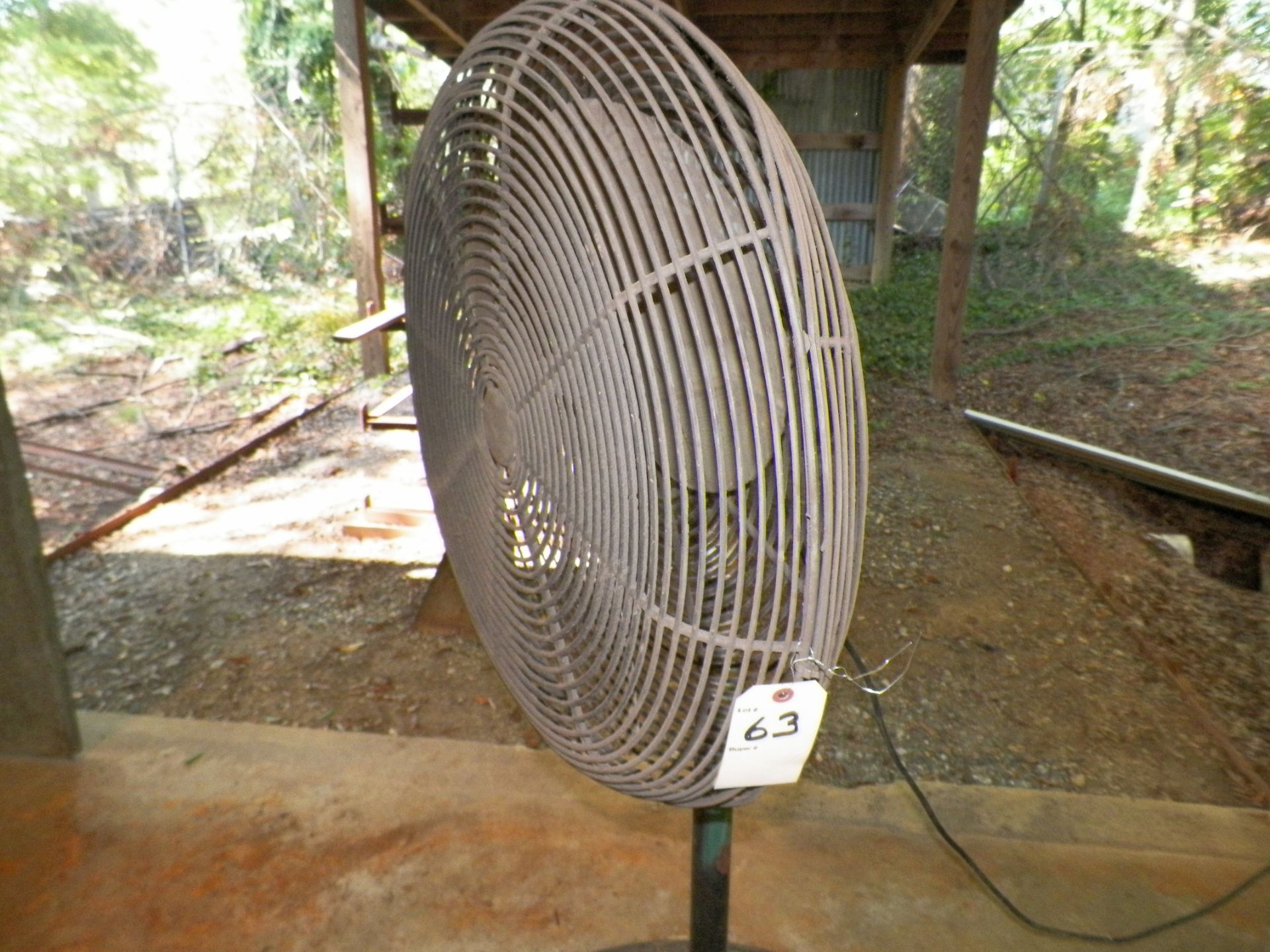 Floor fan on stand