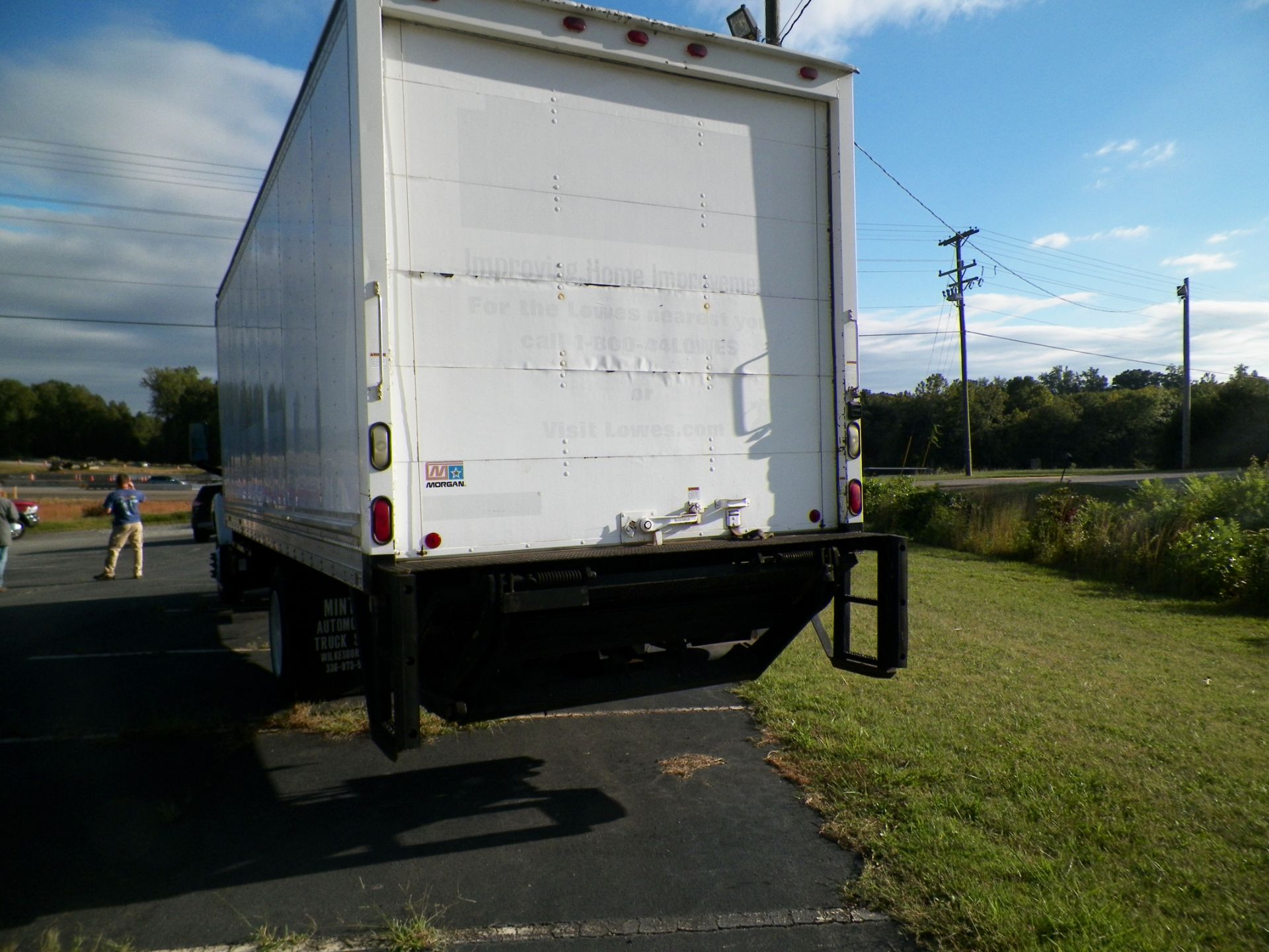 2004 c-6500 Chevrolet 24’ Box Truck with lift gate - Image 3 of 3