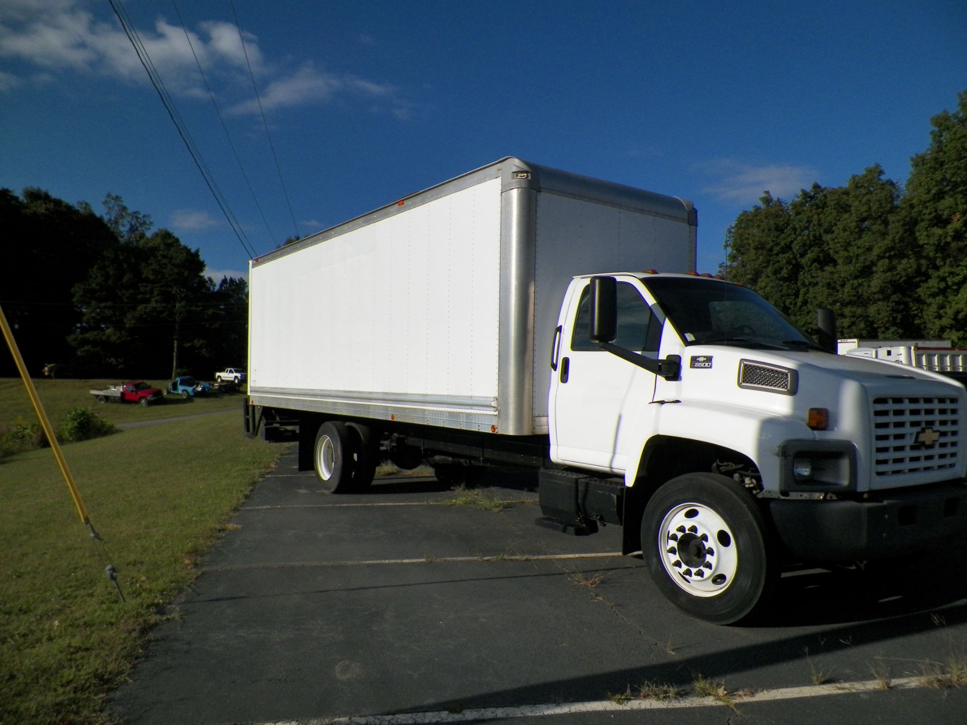 2004 c-6500 Chevrolet 24’ Box Truck with lift gate