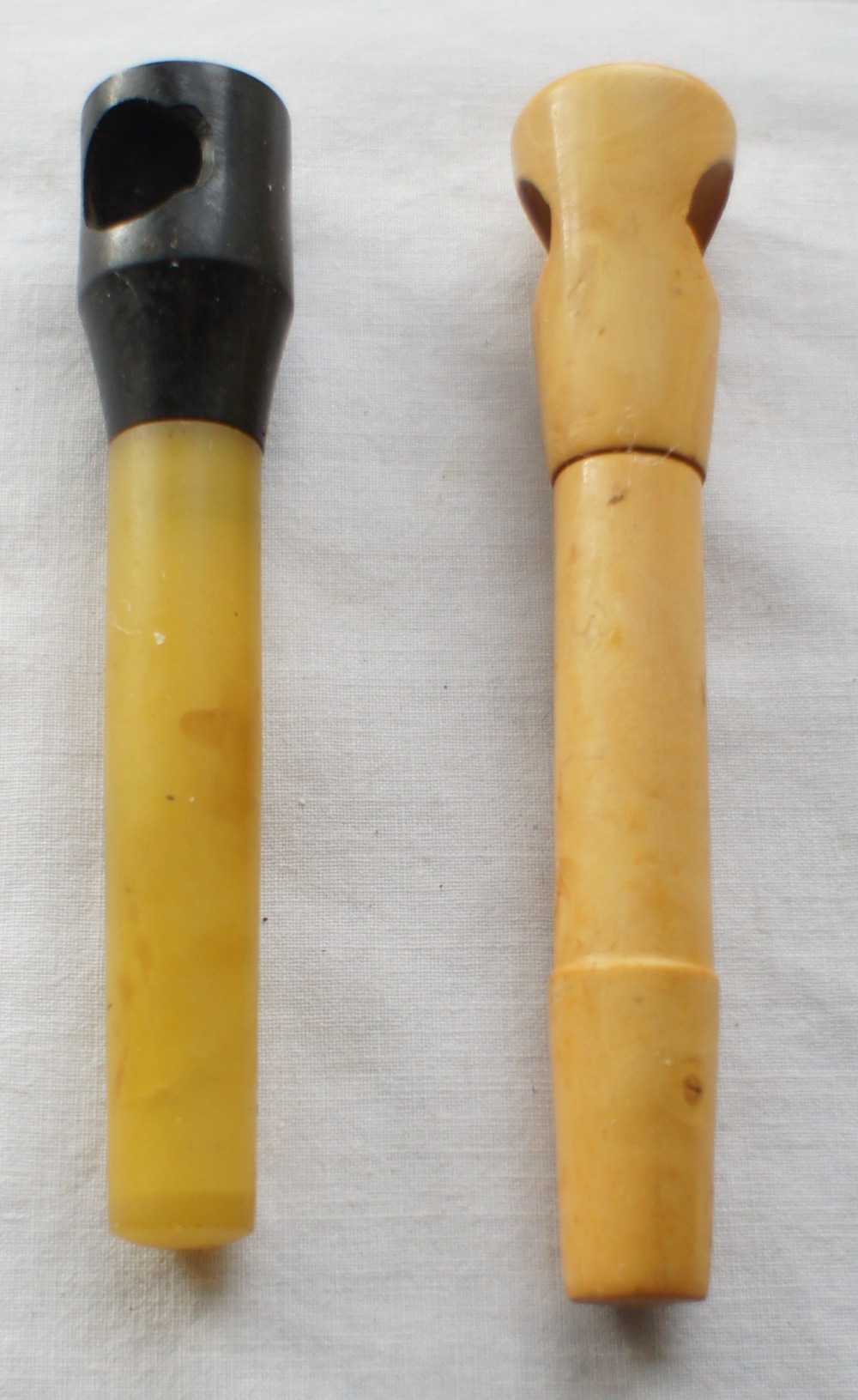 One novelty lightwood foldaway corkscrew marked ARUNDEL and one yellow and black Bakelite foldaway - Image 3 of 6