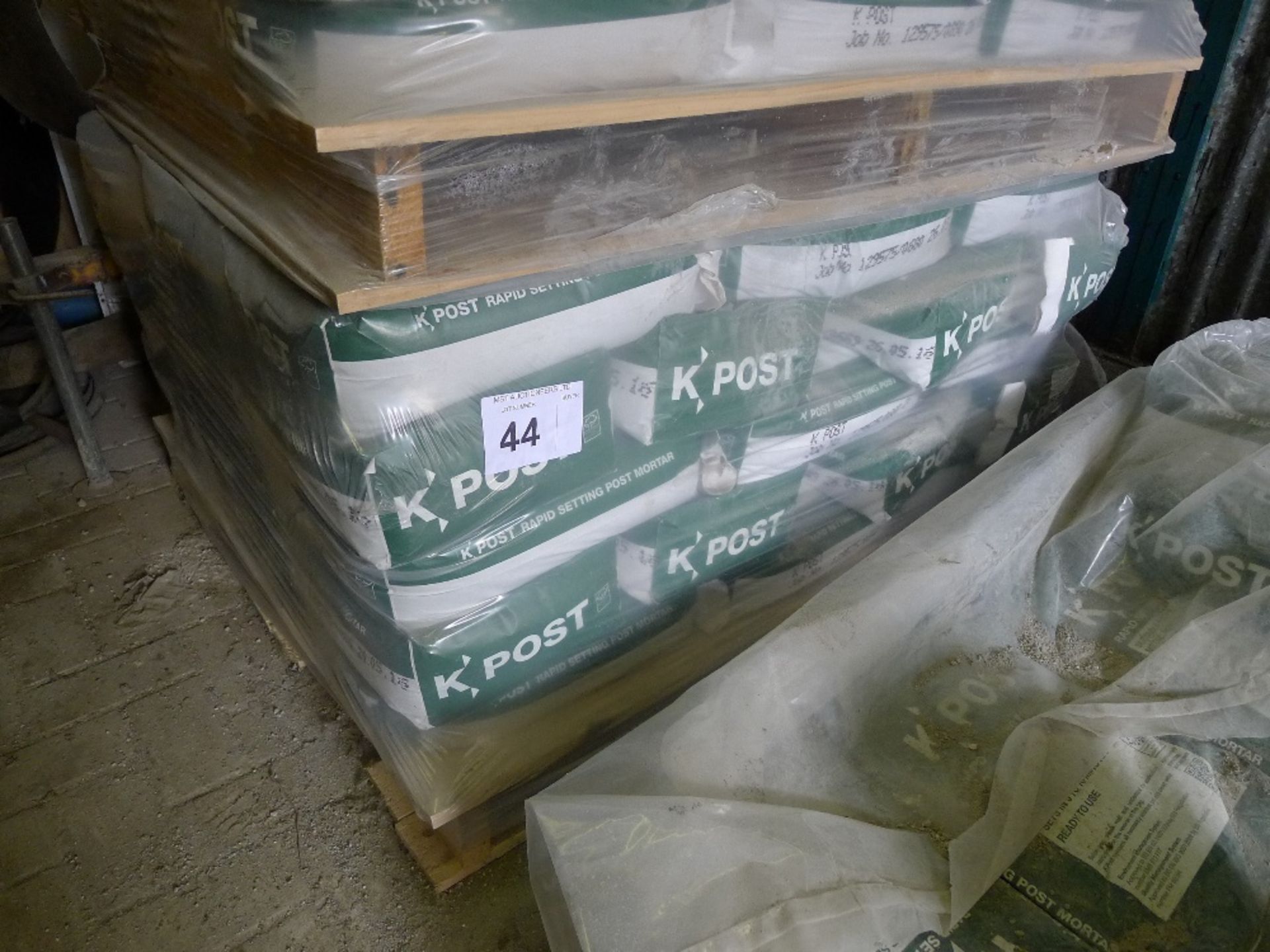 1 pallet containing 50 bags of K-Post rapid setting post mortar