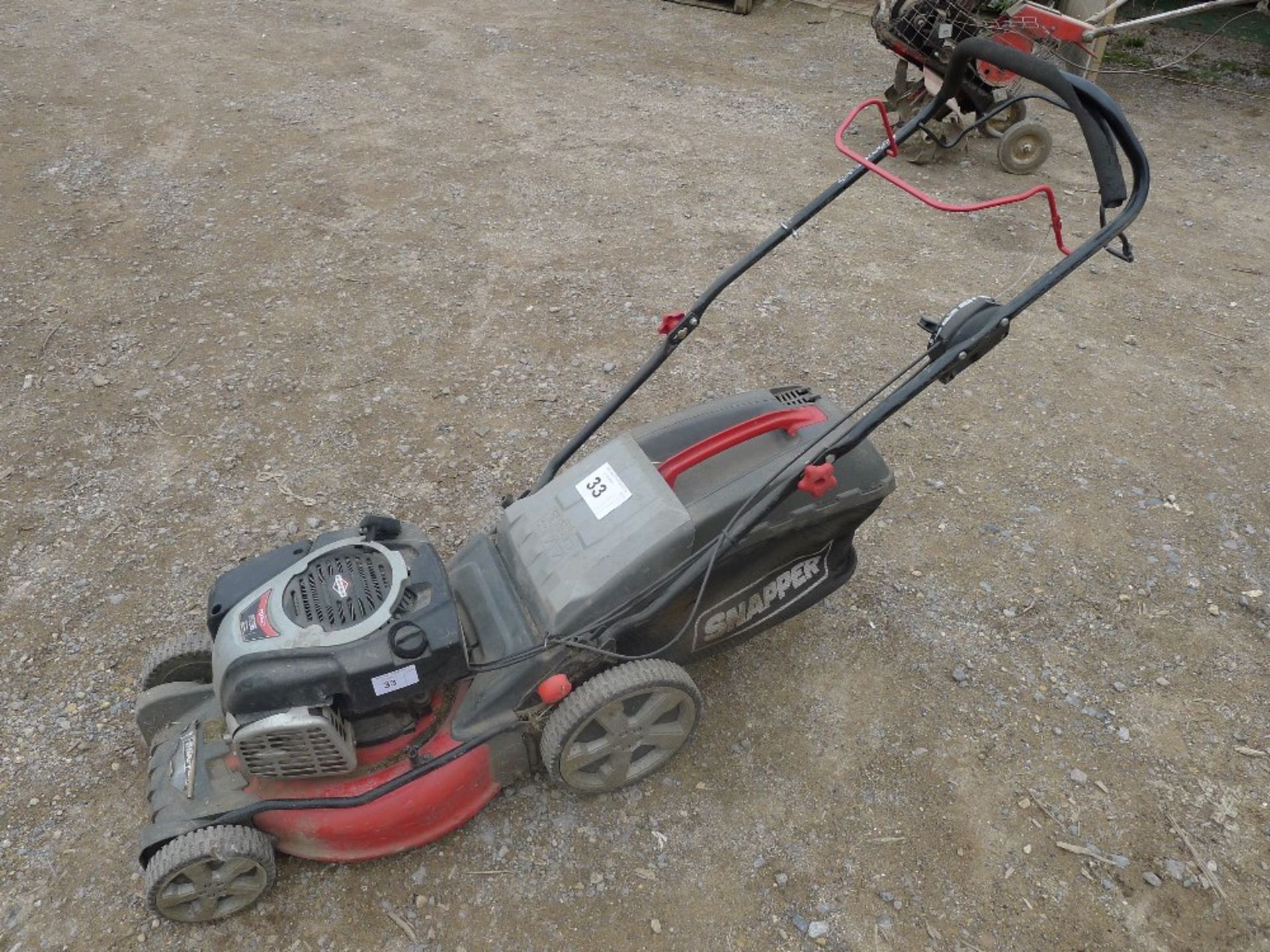 1 lawn mower by Snapper type NX80 with a Briggs & Stratton petrol engine