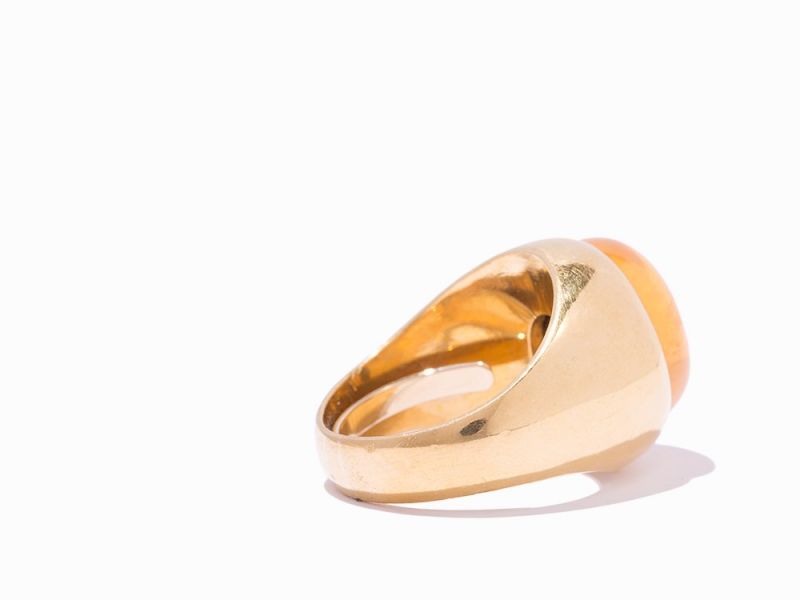 Yellow gold and fire opal ringAttributed USA, 20th centuryChunky cabochon fire opal ringTotal - Image 3 of 6