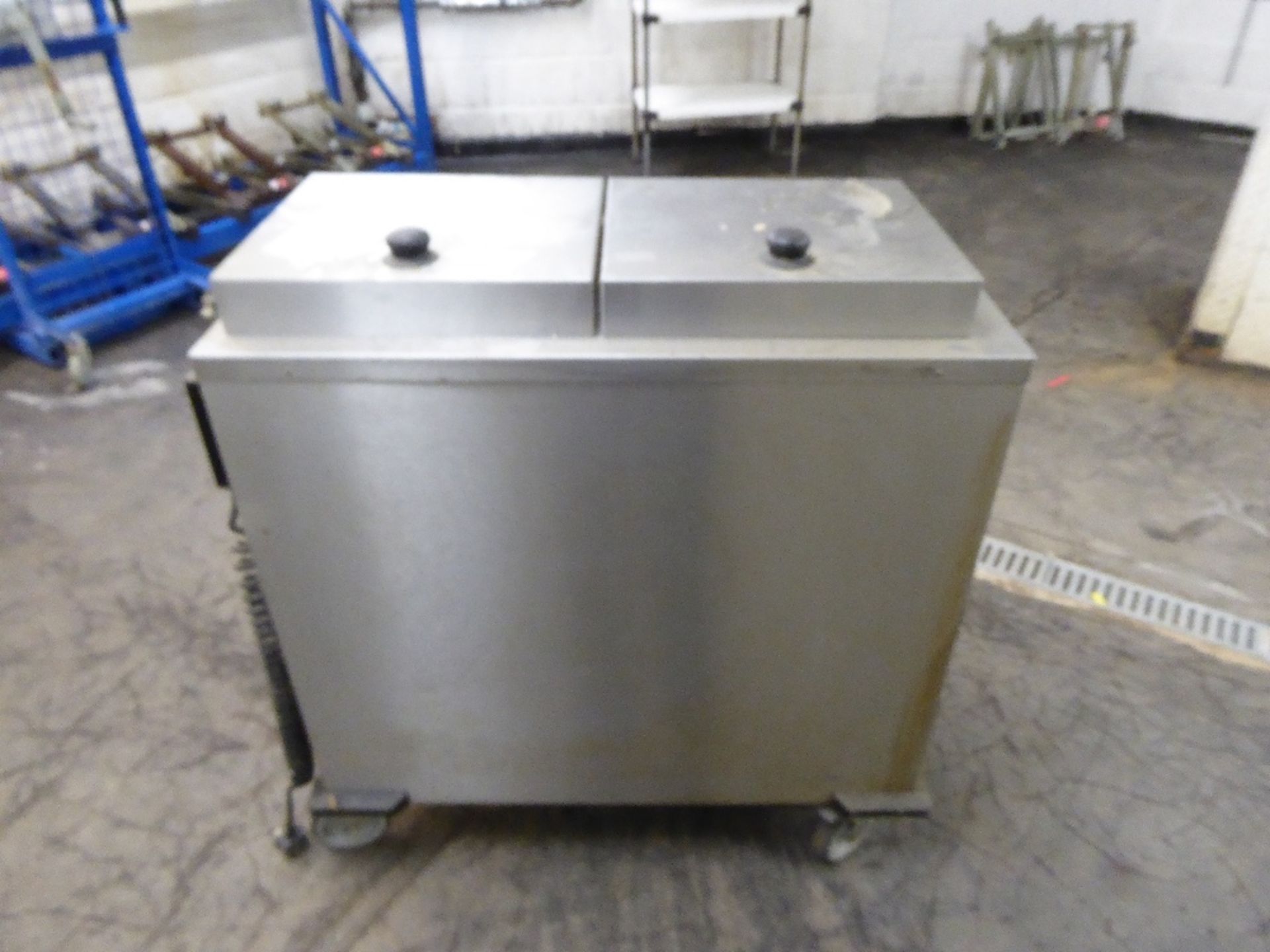 Stainless steel plate warmer , 1 phase , on wheels - Image 2 of 2