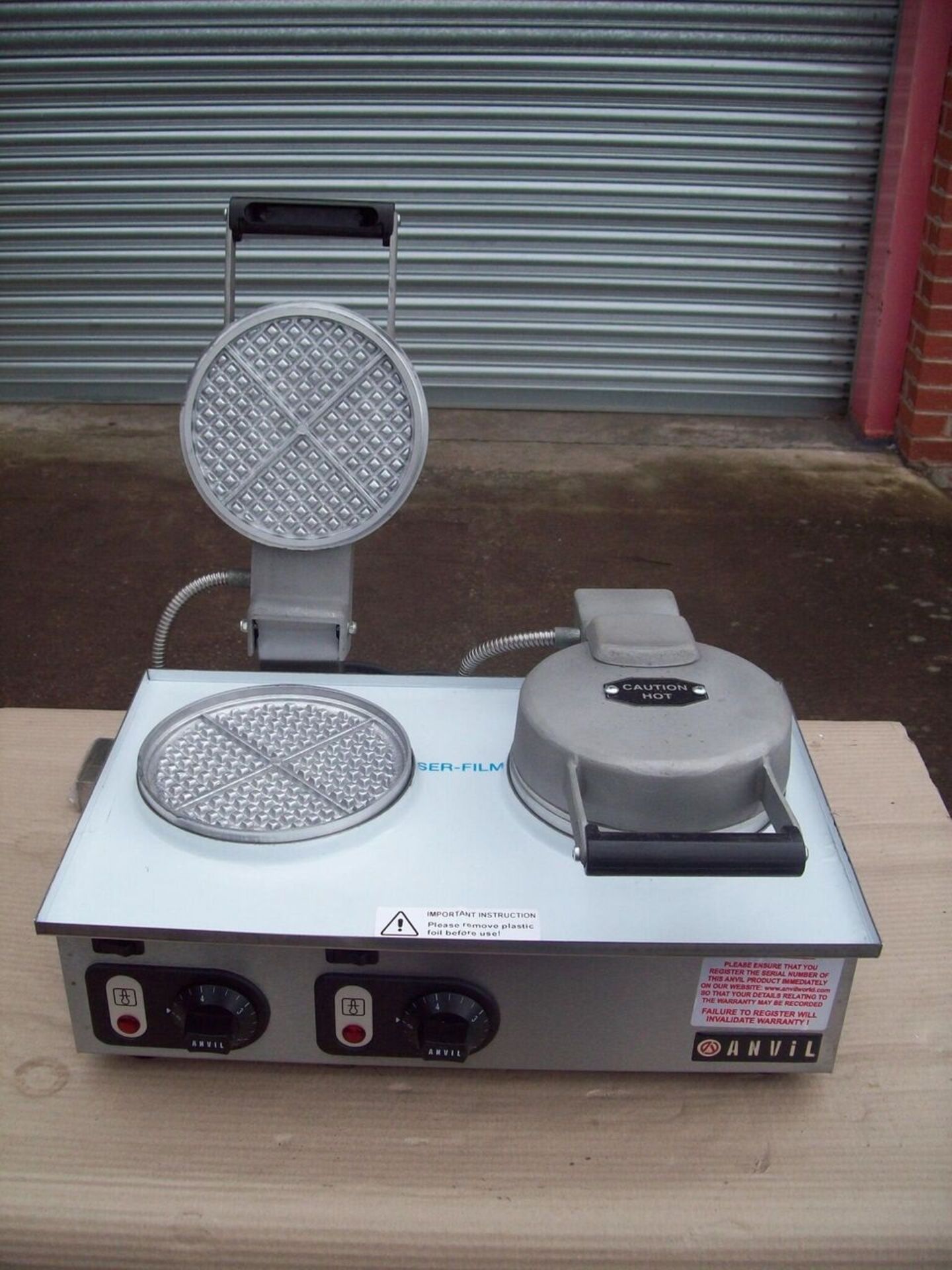 Anvil WBA0002 Waffle Baker Anvil – 2 Plate Power: 1.76kW Voltage: 230V Plate Diameter: 185mm Dim