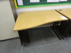 1200 x 1000 shaped cantilever computer desk with c