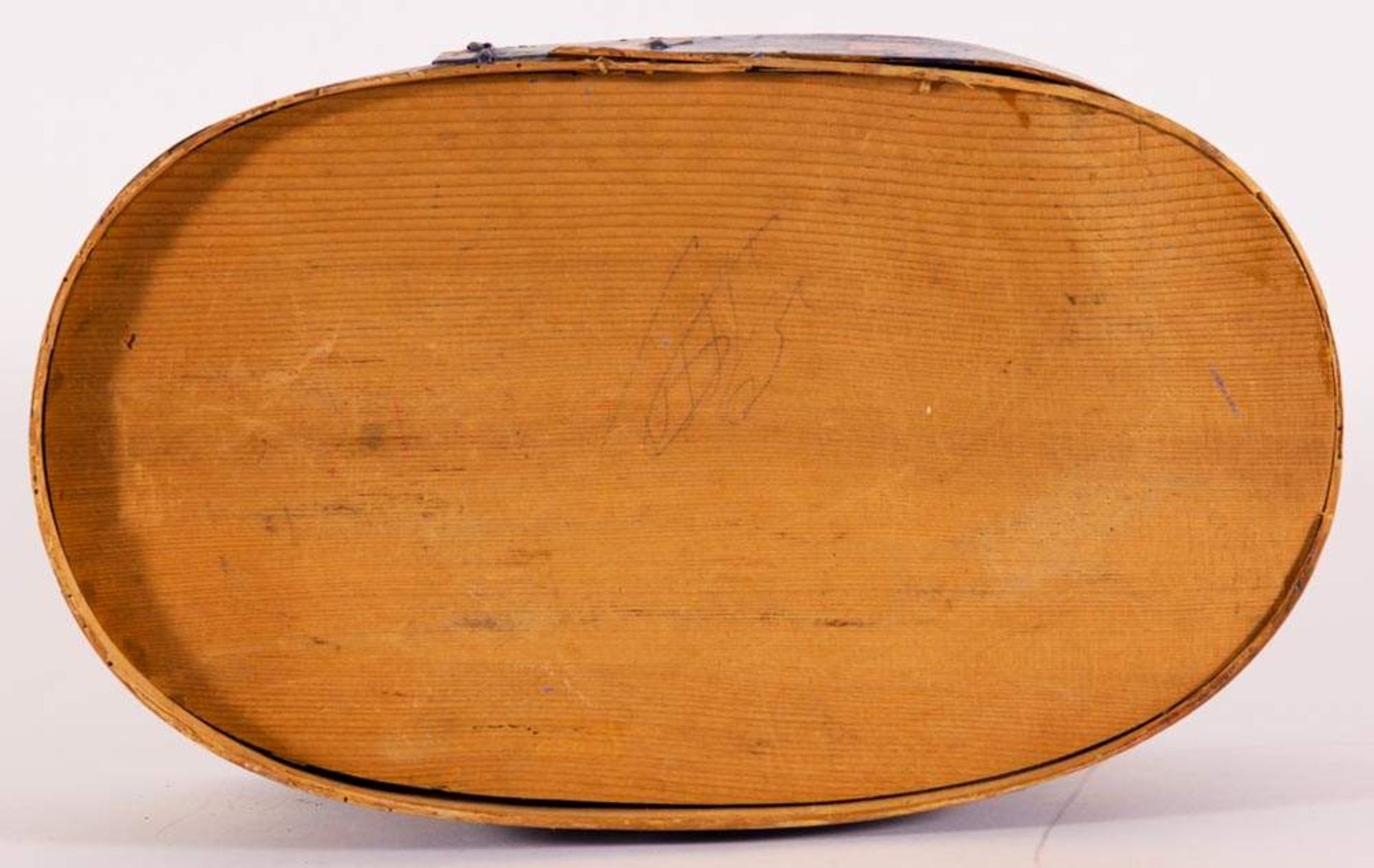 Antike Hutschachtel, Deckel mit kolorierter Lithographie und Sinnspruch: "Ins Fernrohr sieht Er - Image 6 of 6
