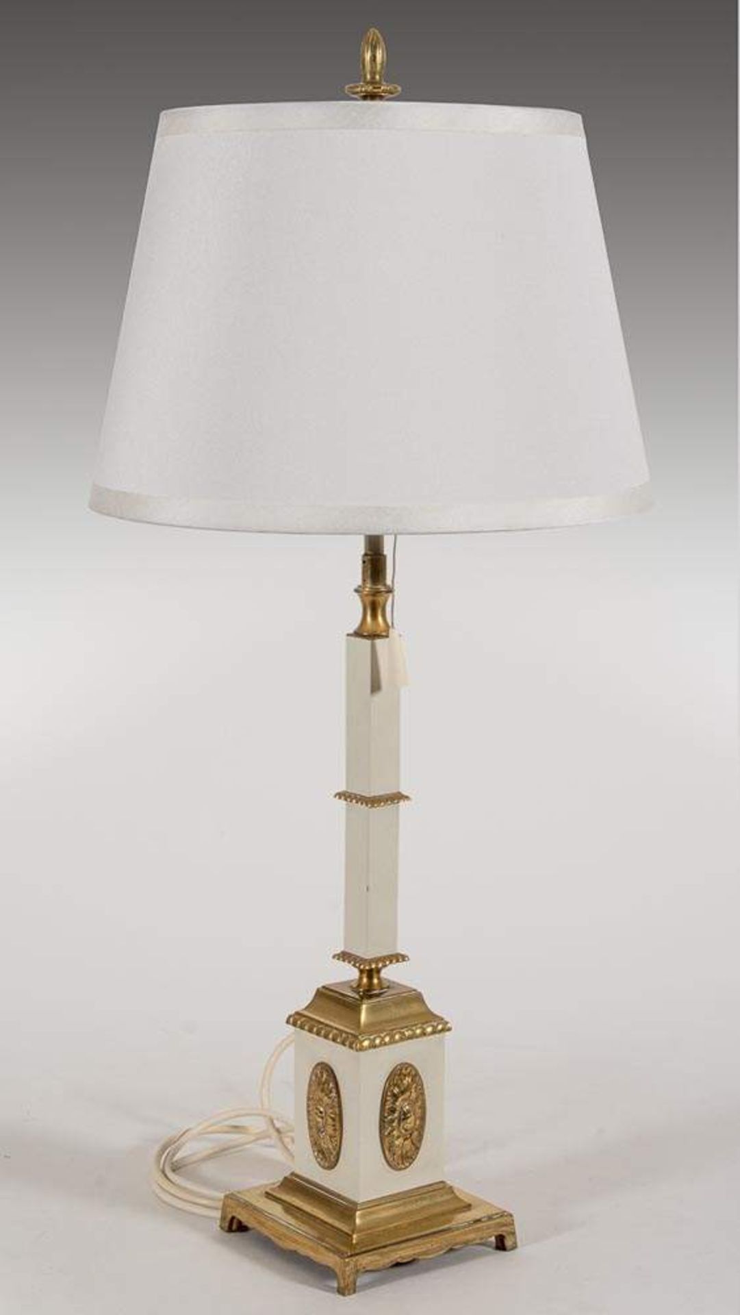 Paar dekorativer Tischlampen. Empirestil Mitte 20. Jhd. Neu verkabelt, Lampenschirme vor wenigen - Image 2 of 11