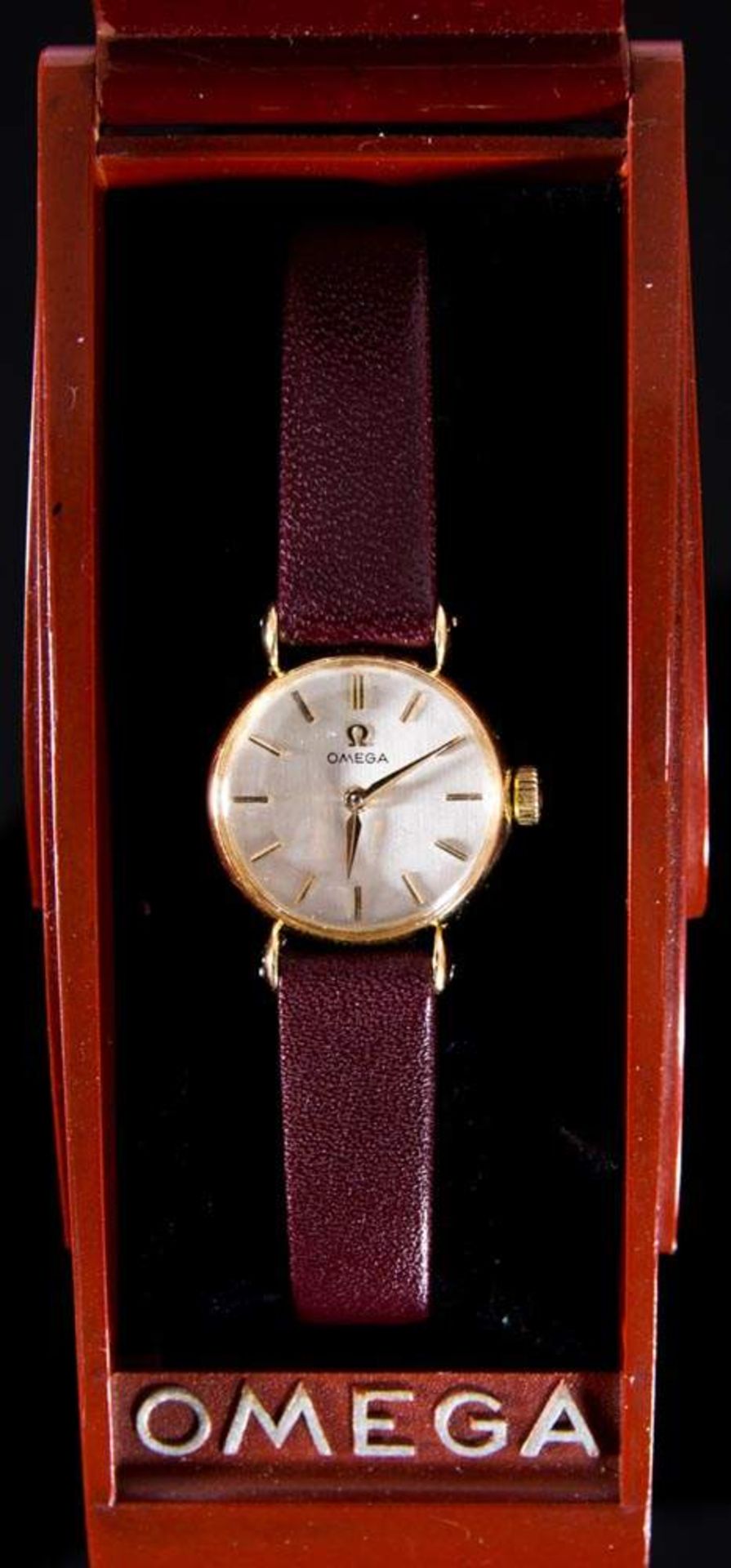 OMEGA-Damenarmbanduhr der 1950er/60er Jahre. Gehäuse in 18 K = 750er Gelbgold. Uhrwerk läuft.