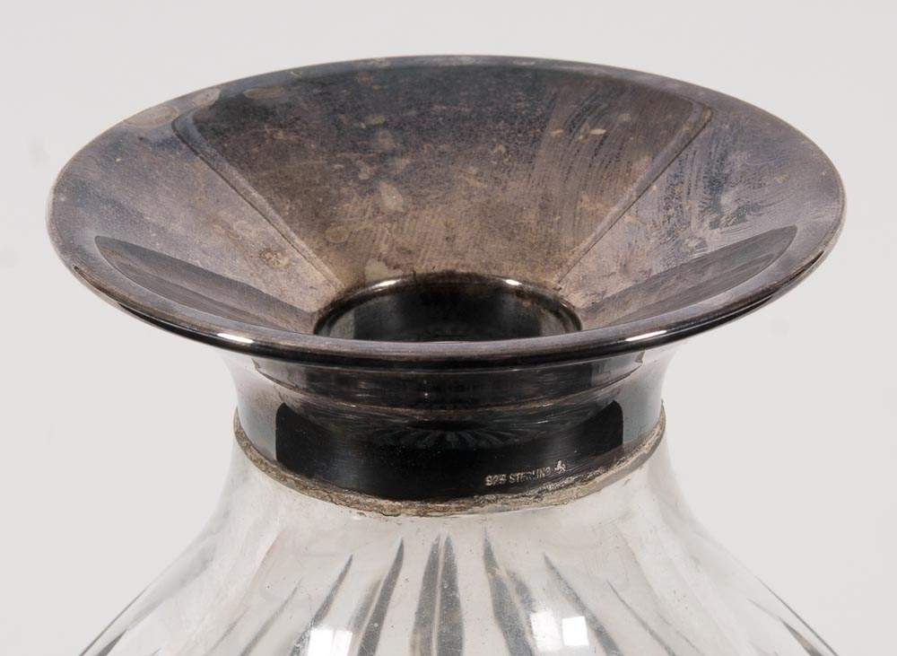 Kristallglasvase mit 925er Sterlingsilbermontur. Höhe 24,5 cm, Durchmesser 16 cm, 1969 datiert. - Image 3 of 5