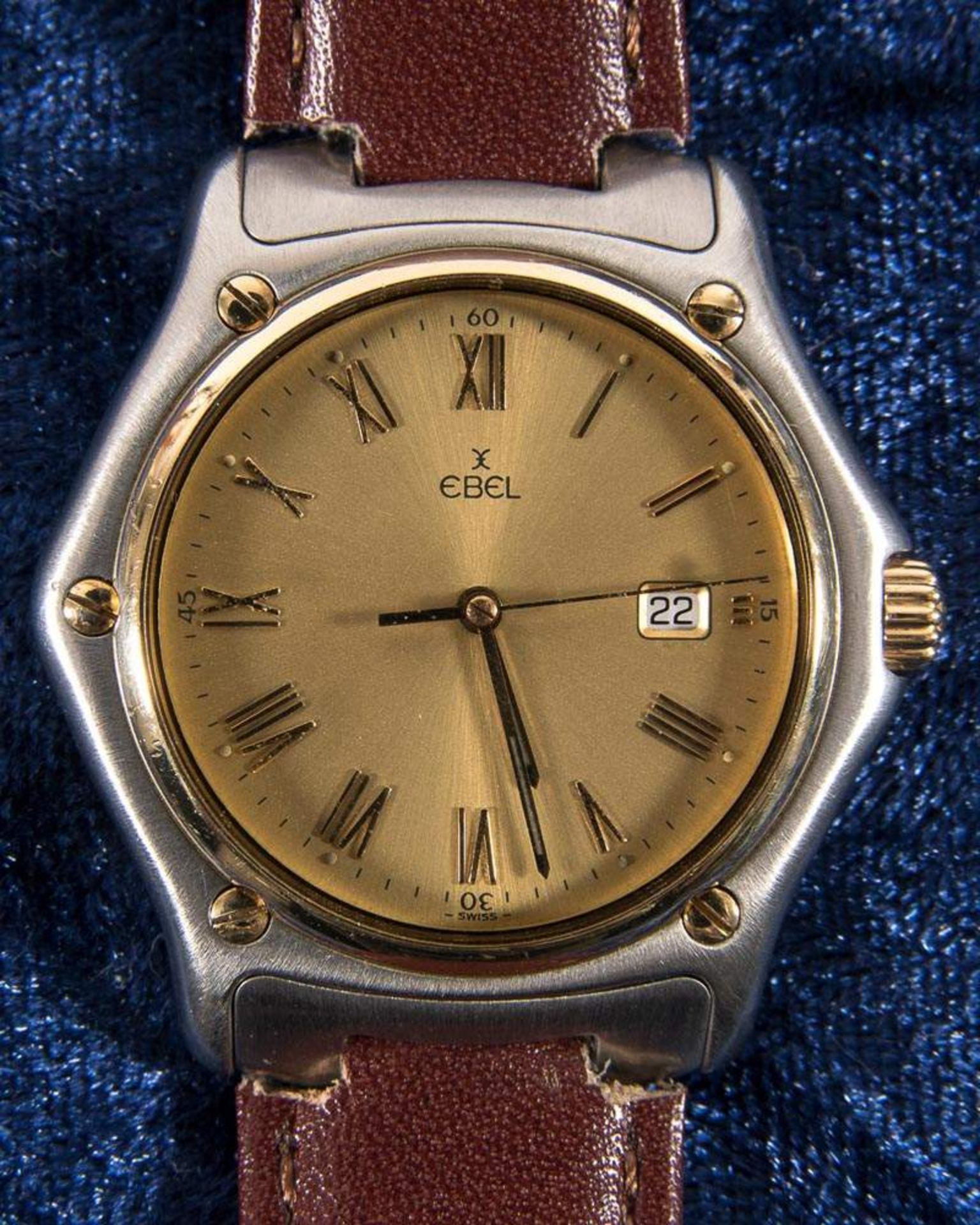 "EBEL" - Damenarmbanduhr mit Datumsanzeige. Gehäuse in Stahl/Gold. Funktionstüchtiges Quartzwerk.