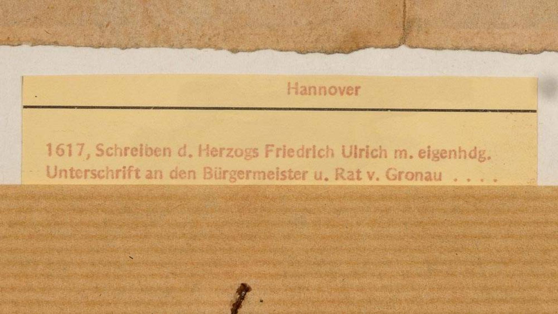 Hinter Glas gerahmtes Schreiben des Herzogs Friedrich Ulrich mit eigenhändiger Unterschrift, 1617 - Image 5 of 5