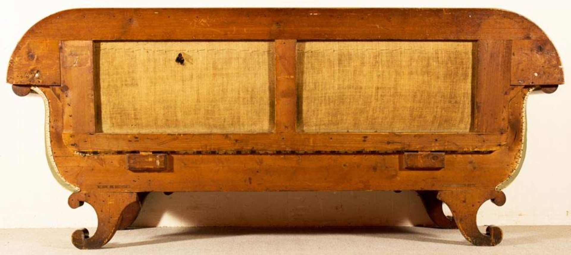 Biedermeier-Sofa. Hannover um 1840. Mahagoni massiv & furniert. Unrestaurierter Fundzustand. Ca. - Image 8 of 11