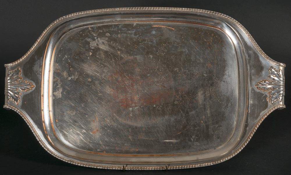 Grosses Tablett. Versilbert. Empirestil. Ca. 37 x 65 cm. Gebrauchsspuren.