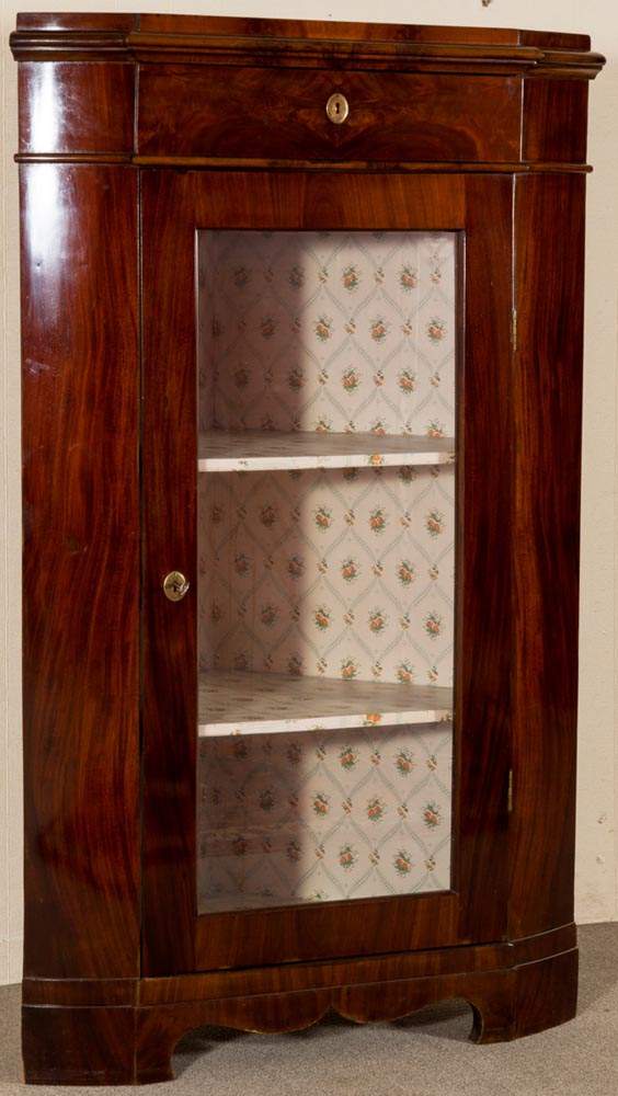 Elegante Eckvitrine. Mahagoni massiv & furniert. Ältere Restauration. Norddeutsches Biedermeier um - Image 5 of 13