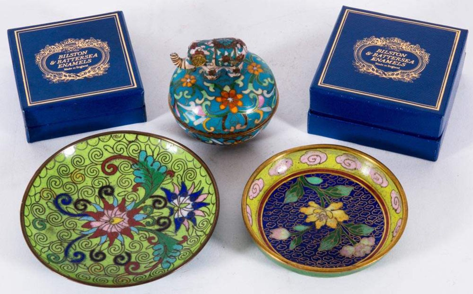 5teiliges Konvout emaillierter bzw. Cloisonne-Arbeiten.  Verschiedene Alter, Größen, Herkunft &