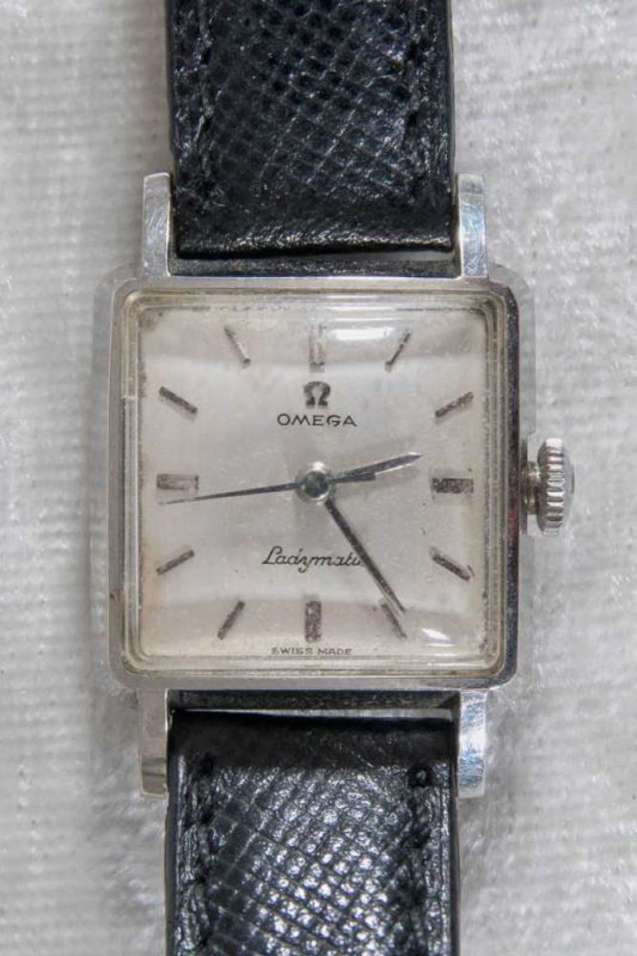 OMEGA "LADY MATIC" automatische Damenarmbanduhr. Stahl. Getragenes Original. Werk ohne Funktion. Ca.