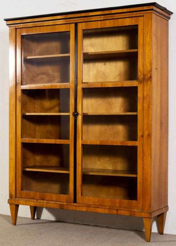 Bücherschrank. Biedermeier, süddeutsch um 1820/30. Kirschbaum massiv und furniert, teilweise - Image 2 of 13