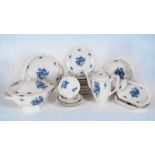 30teiliges Rosenthal Maria-Weiss Restservice u. a. Speise- & Kaffeeserviceteile. Dekor: "Blaue