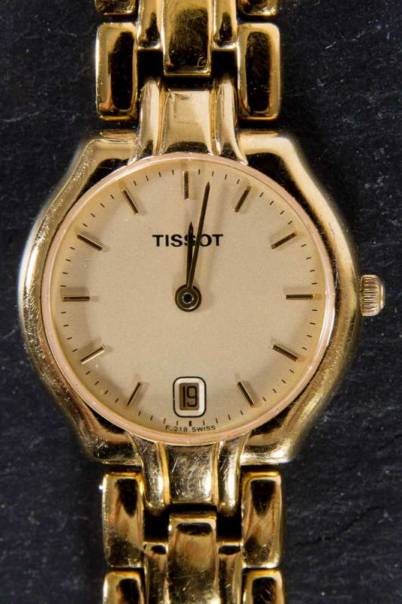 "TISSOT" Damenarmbanduhr. Stahl vergoldet. Quarzwerk mit Datum. Gliederarmband. Ungeprüft.