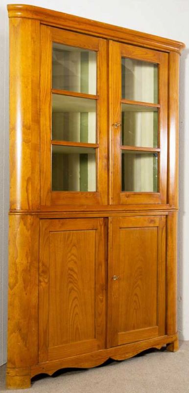 4türige Eckvitrine. Biedermeier um 1840/50. Esch massiv, Nadelholzkorpus. Zweiteiliges Eckmöbel. - Image 2 of 7