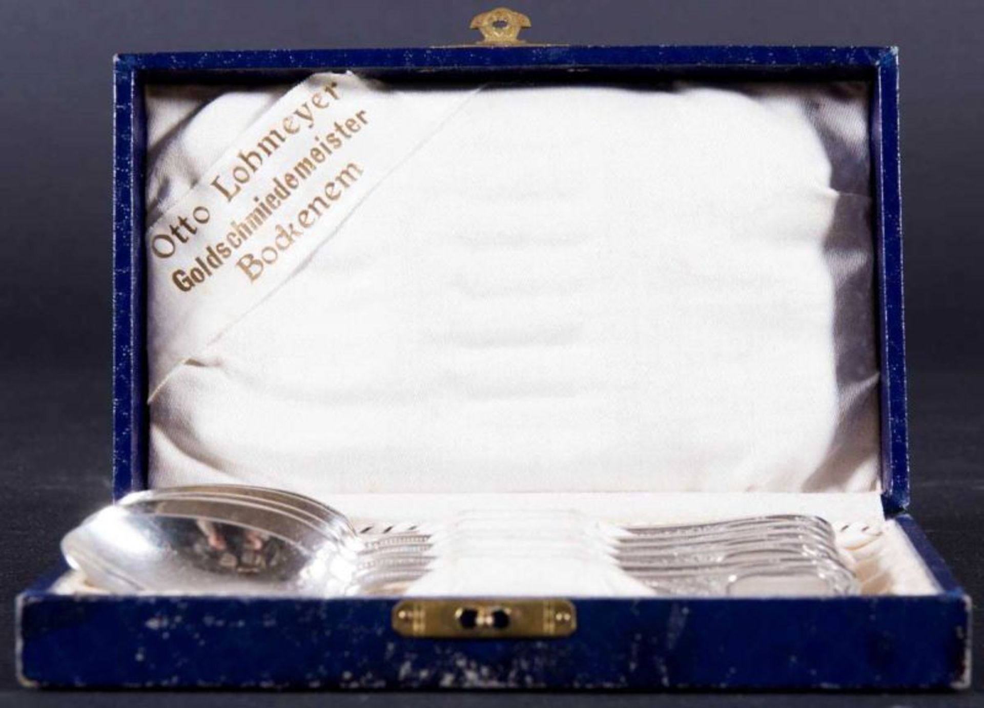 Folge von 6 Kaffeelöffeln Französisches 950er Silber, ca. 167 gr. Länge je Löffel 15 cm. In blauem - Image 5 of 7
