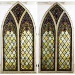 Paar großer Bleiglas-Fenster, in neogotischer Rahmung. 19./20. Jhd. Je ca. 236 x 116 cm.