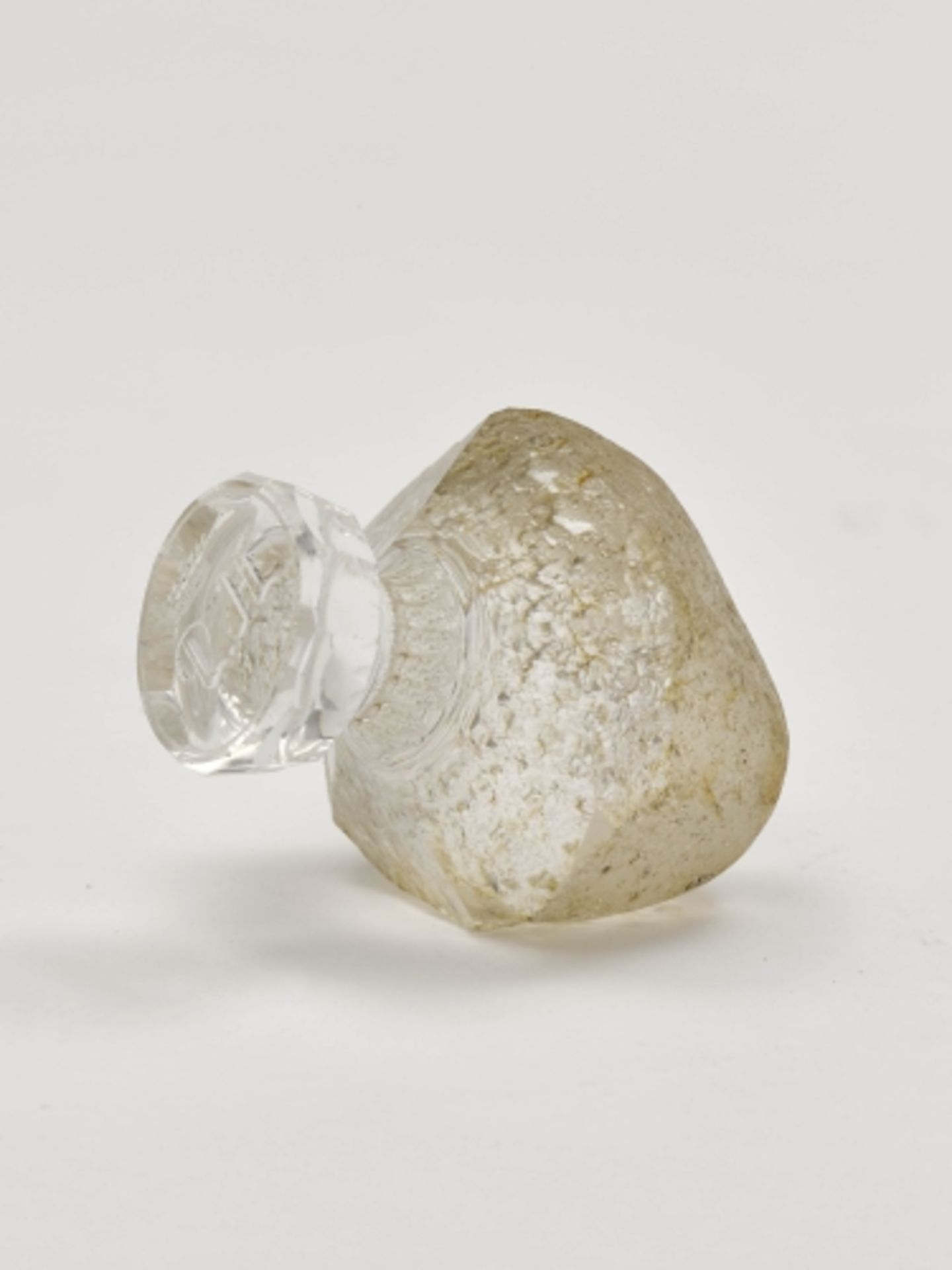 Petschaft in PilzformWohl Fabergé, um 1900 Bergkristall, geschliffen. Mattierte Pilzkappe,