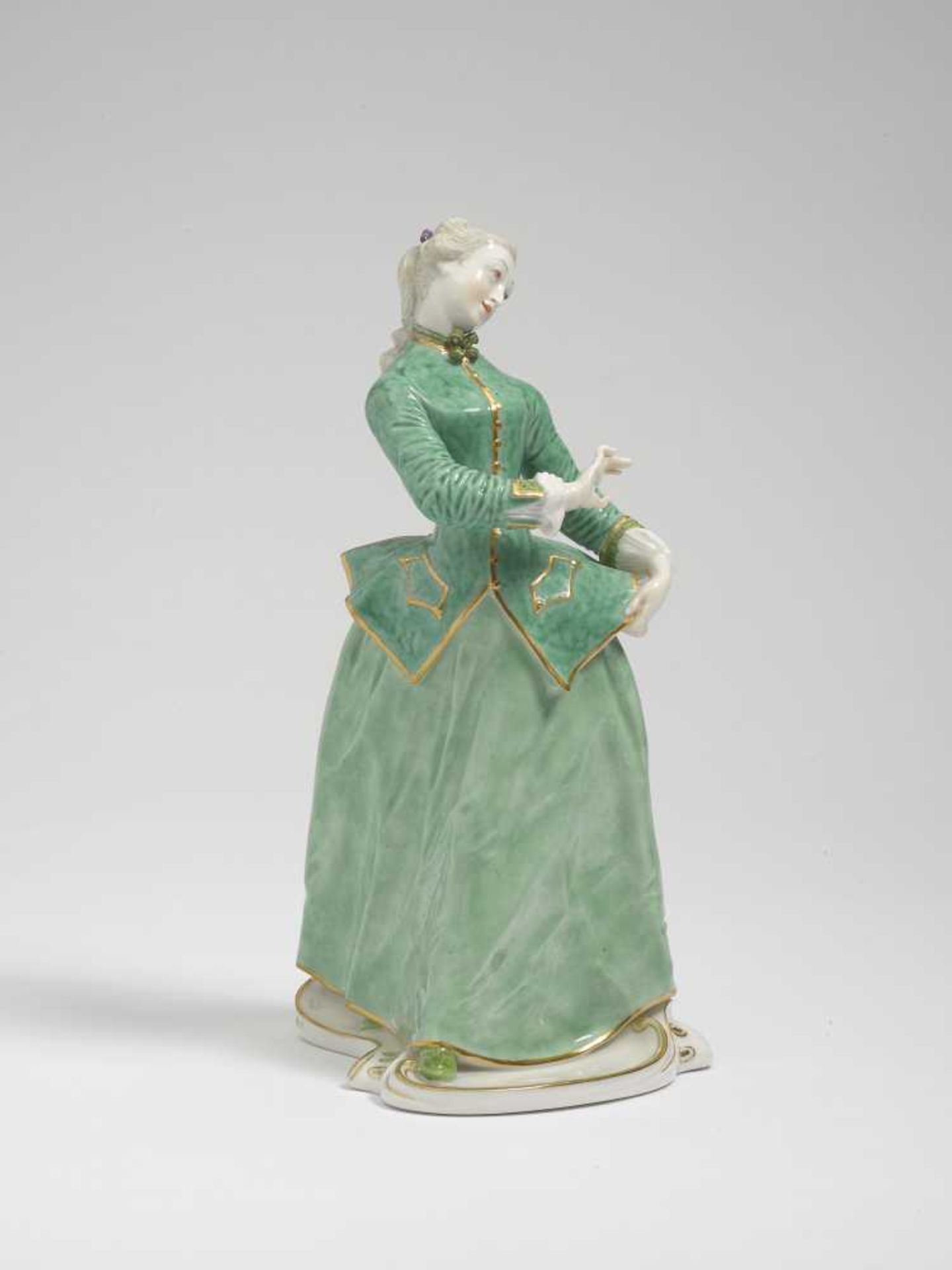 Julia aus der Commedia dell'arte Nymphenburg, nach Modell von F. A. Bustelli Porzellan. Farb- und