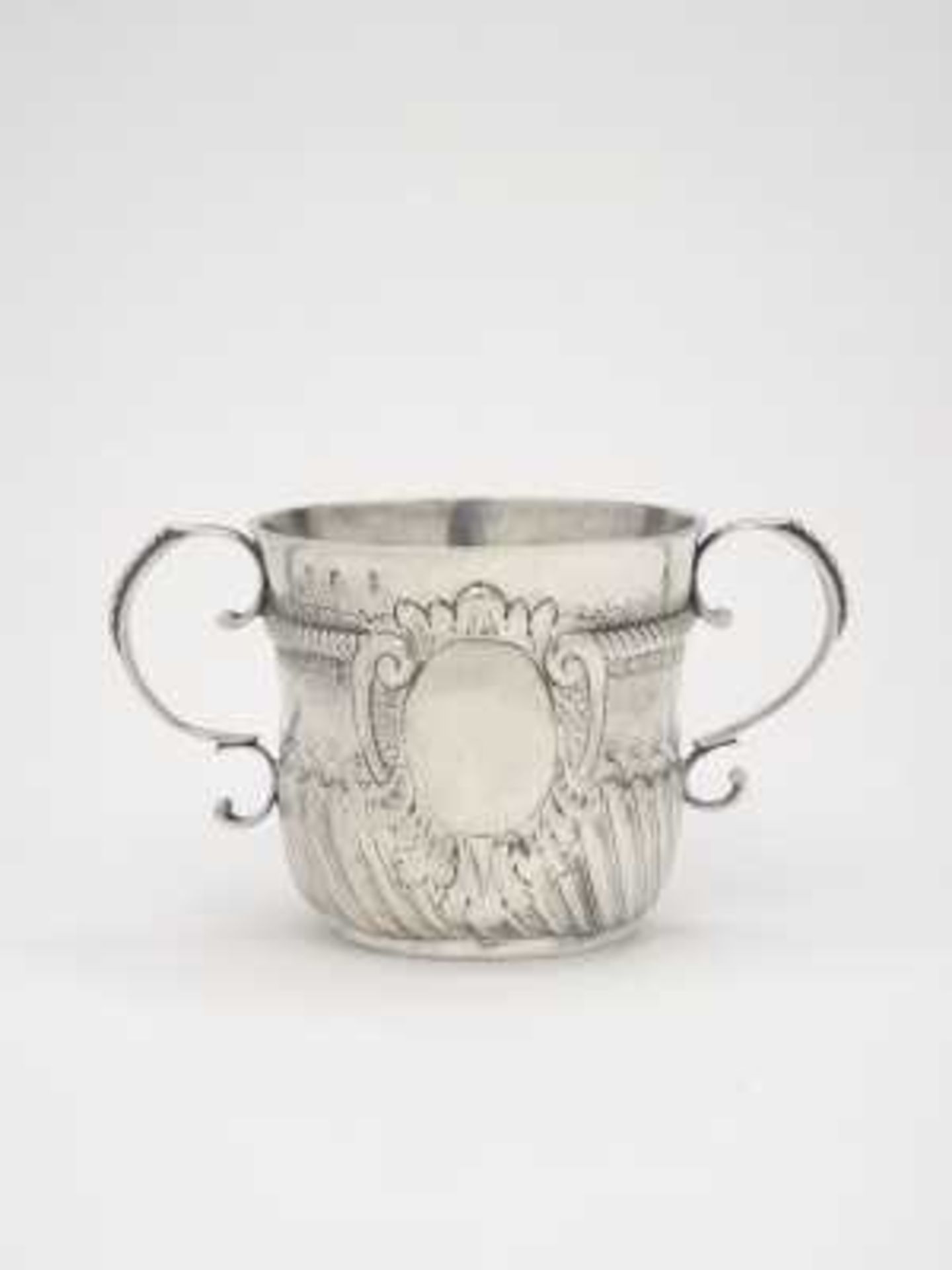 Großer Henkelnapf (Porringer) London, 1701/1702, John Downes Silber (Britannia Standard). Leicht