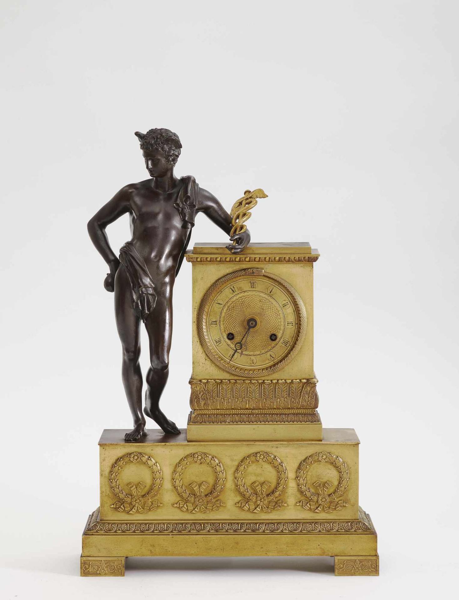 Kaminuhr "Hermes" Frankreich, 1. Drittel 19. Jh. Bronze, vergoldet und tlw. bruniert. Auf
