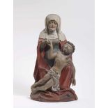 Pietà Wohl mitteldeutsch, Anfang 16. Jh. Maria auf Terrainsockel sitzend, den Leichnam ihres