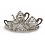 Kaffee-und Teeservice, fünfteilig Schweiz, um 1910 Silber, innen vergoldet. Hammerschlagdekor.