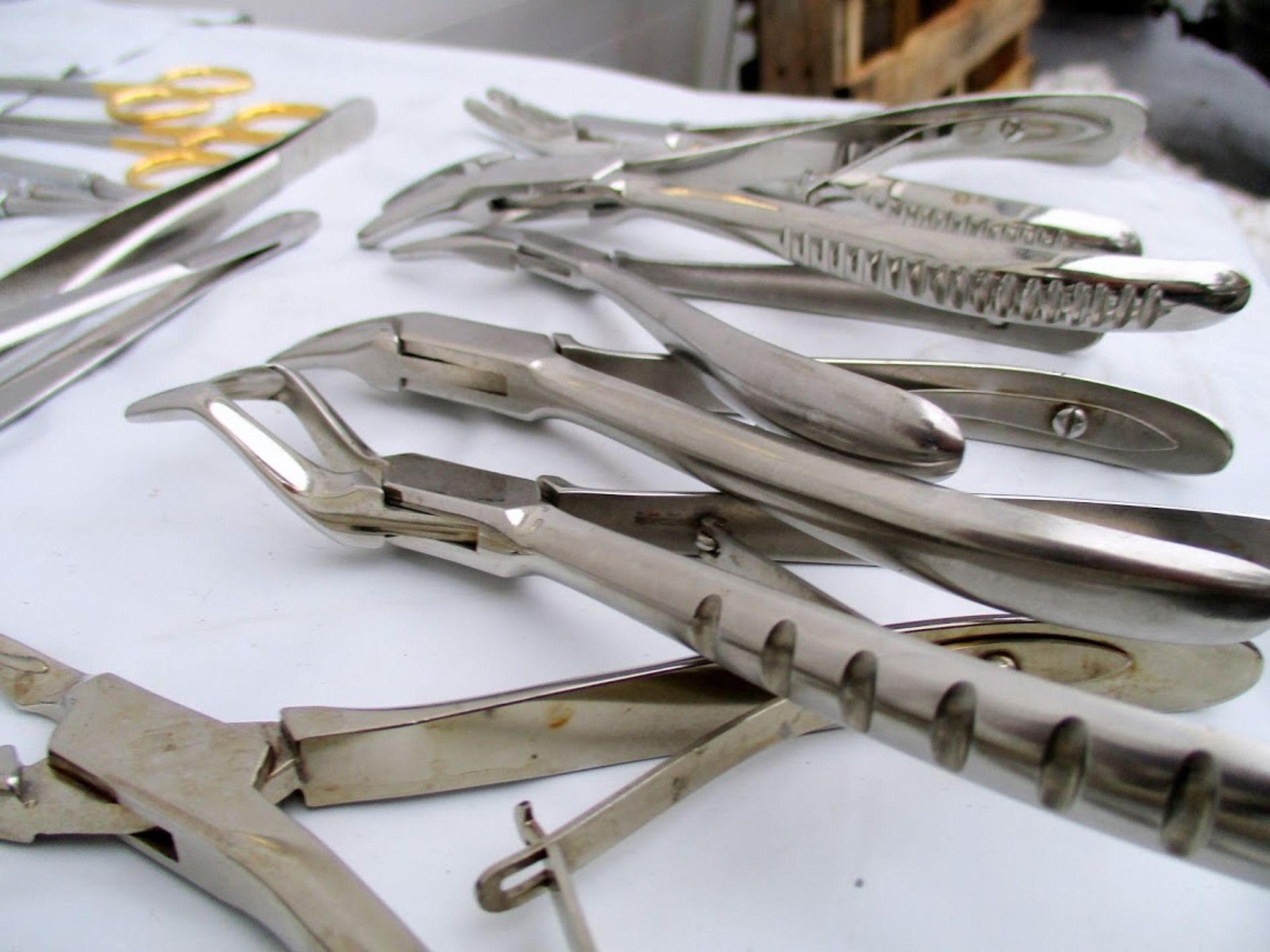 Lot containing 28 Dental Tools. Manufacturers include Ronguers and W. Lorenz - Image 2 of 4