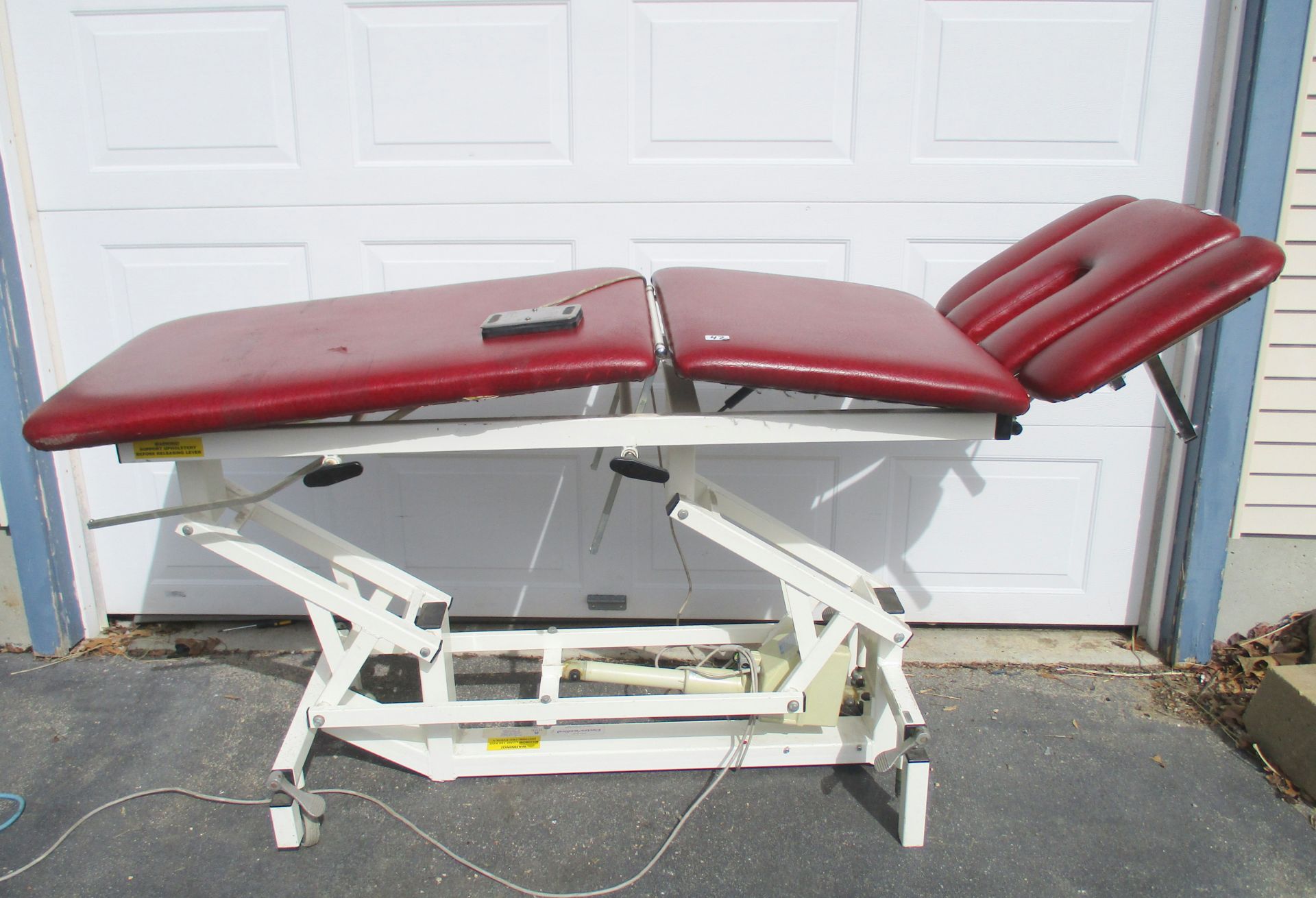 Akron 8252 Adjustable Electric Physical Therapy Table. - Image 5 of 5