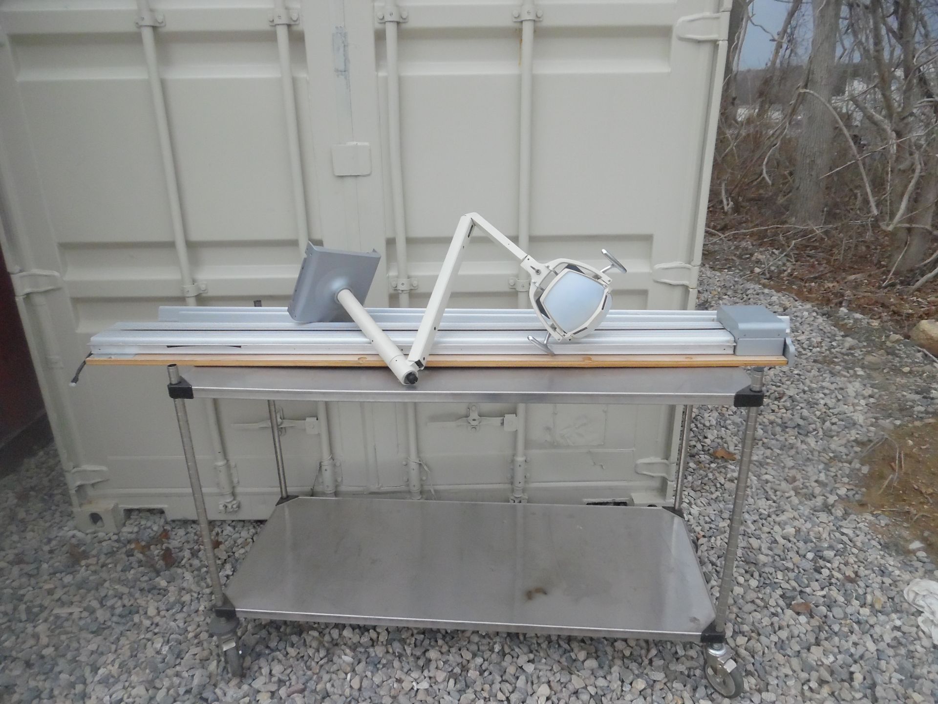 Pelton Crane LFT II Medical light with LFTN ceiling mounted