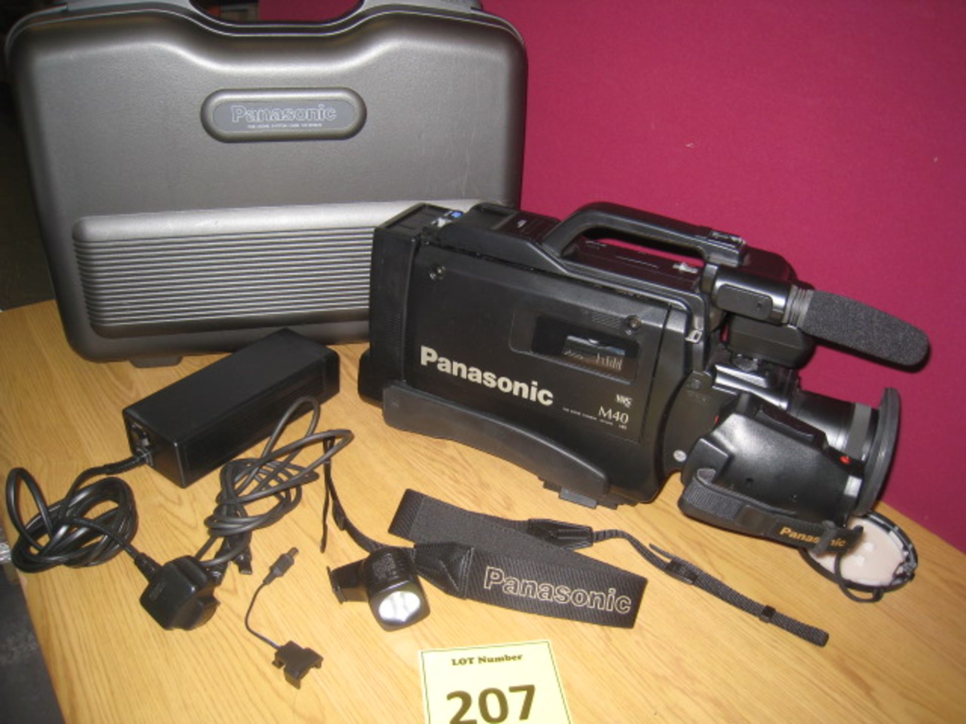 PANASONIC M40 VHS MOVIE CAMERA NV-M40 HQ. MODEL NV-M40B. IN MOULDED CARRY CASE WITH ATTACHMENTS AS