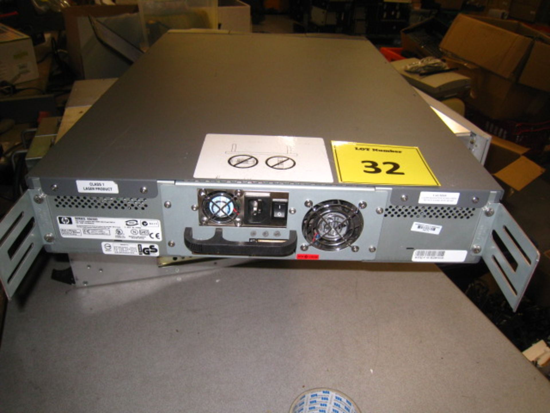 HP STORAGEWORKS SSL1016 TAPE LIBRARY. CONTAINS QUANTUM TR-S23XA-ZK TAPE DRIVE. - Image 2 of 2