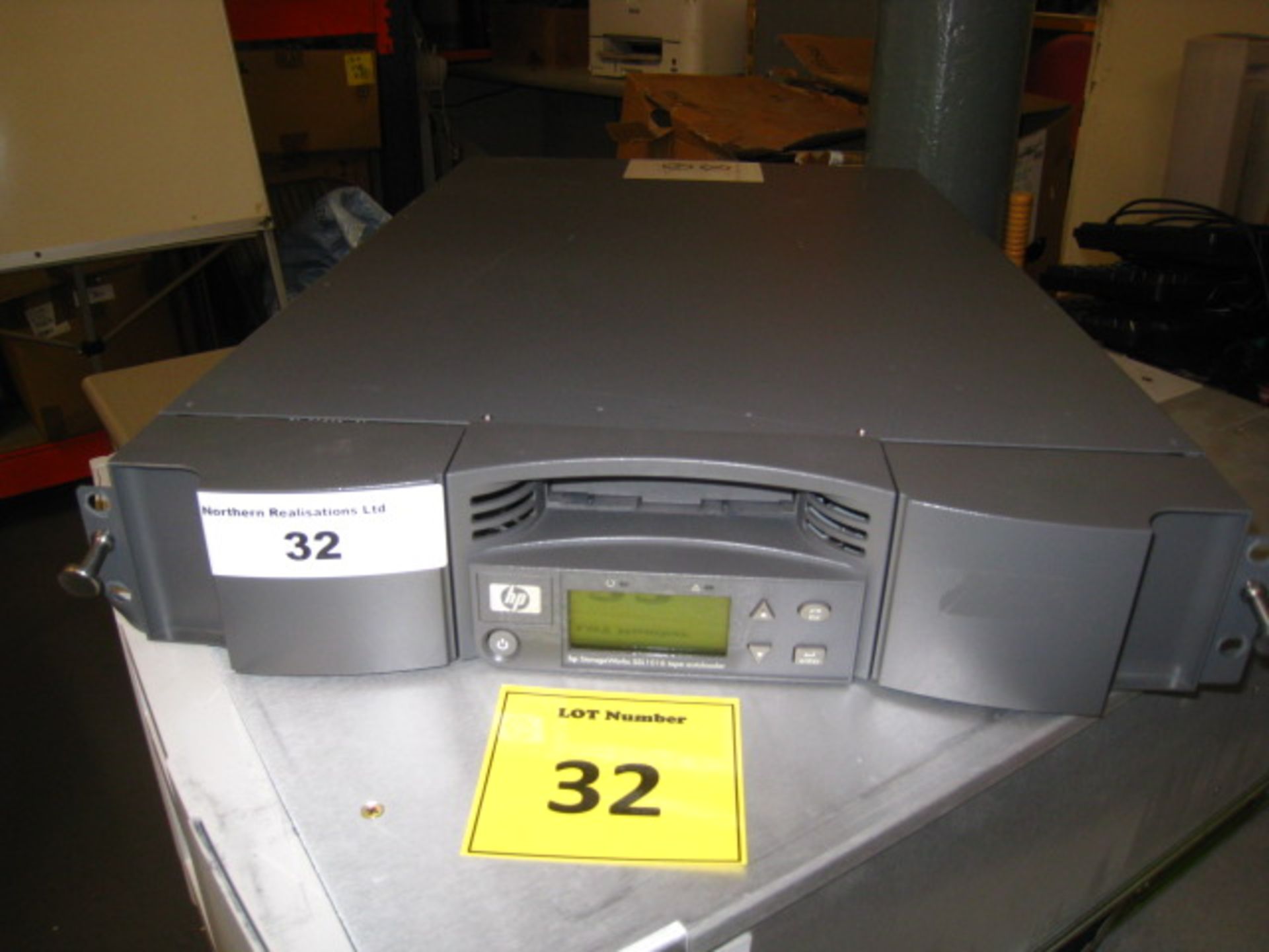 HP STORAGEWORKS SSL1016 TAPE LIBRARY. CONTAINS QUANTUM TR-S23XA-ZK TAPE DRIVE.