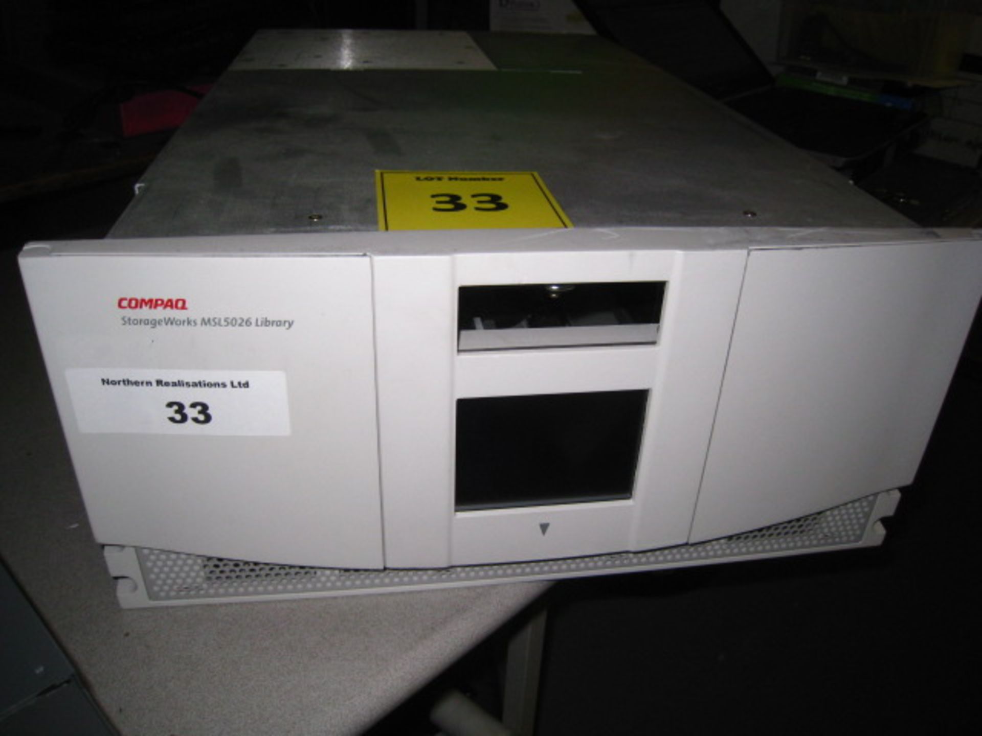 HP STORAGEWORKS MSL5026 TAPE LIBRARY. CONTAINS 2 X COMPAQ TH8XL 40/80GB DLT TAPE DRIVES.