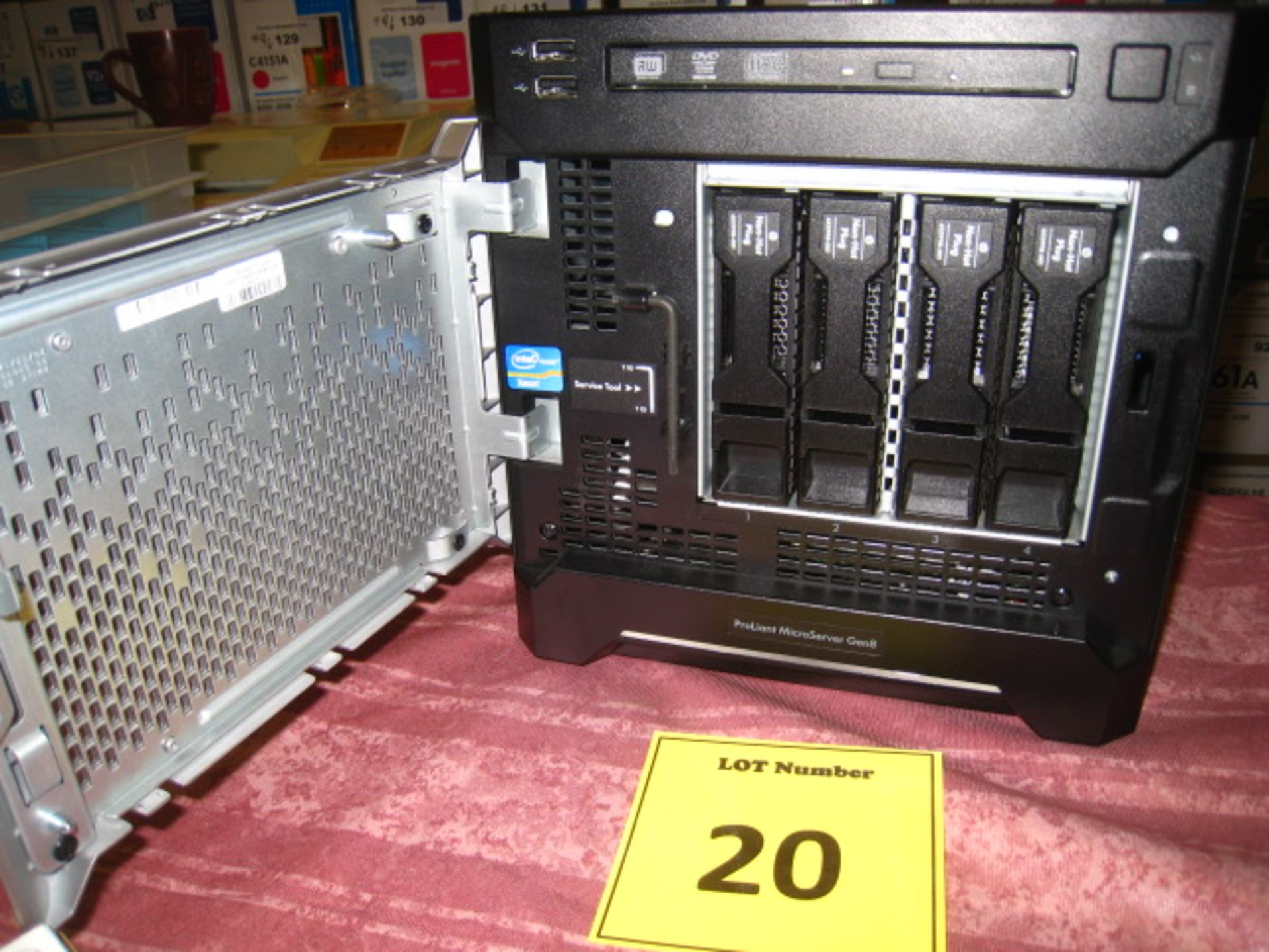 HP PROLIANT MICROSERVER GEN 8 (4 BAYS) XEON E3 122L V2 PROCESSOR @ 2.3GHZ. 8GB RAM, 3 X 1TB SATA - Image 2 of 3